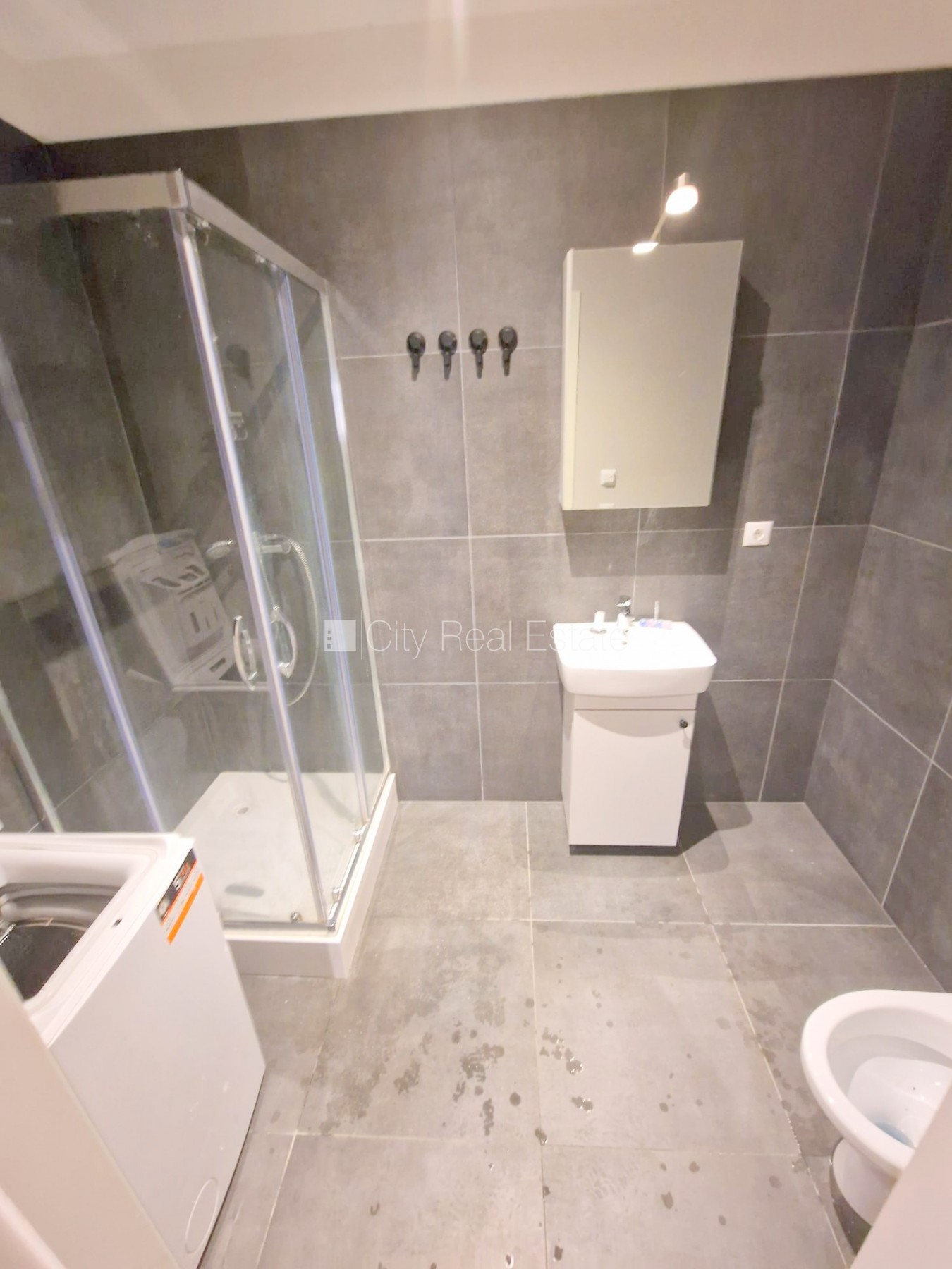 Sludinājumi. Pagalma ēka, renovēta māja, slēgts pagalms, ieeja no ielas un pagalma, logi vērsti uz ielas pusi, Cena: 380 EUR/mēn Foto #14