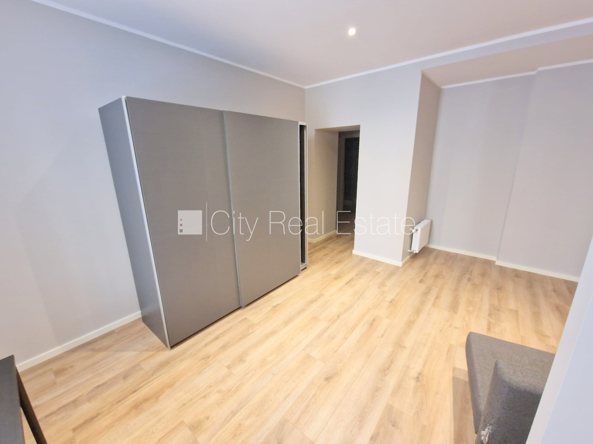 Sludinājumi. Pagalma ēka, renovēta māja, slēgts pagalms, ieeja no ielas un pagalma, logi vērsti uz ielas pusi, Cena: 380 EUR/mēn Foto #6