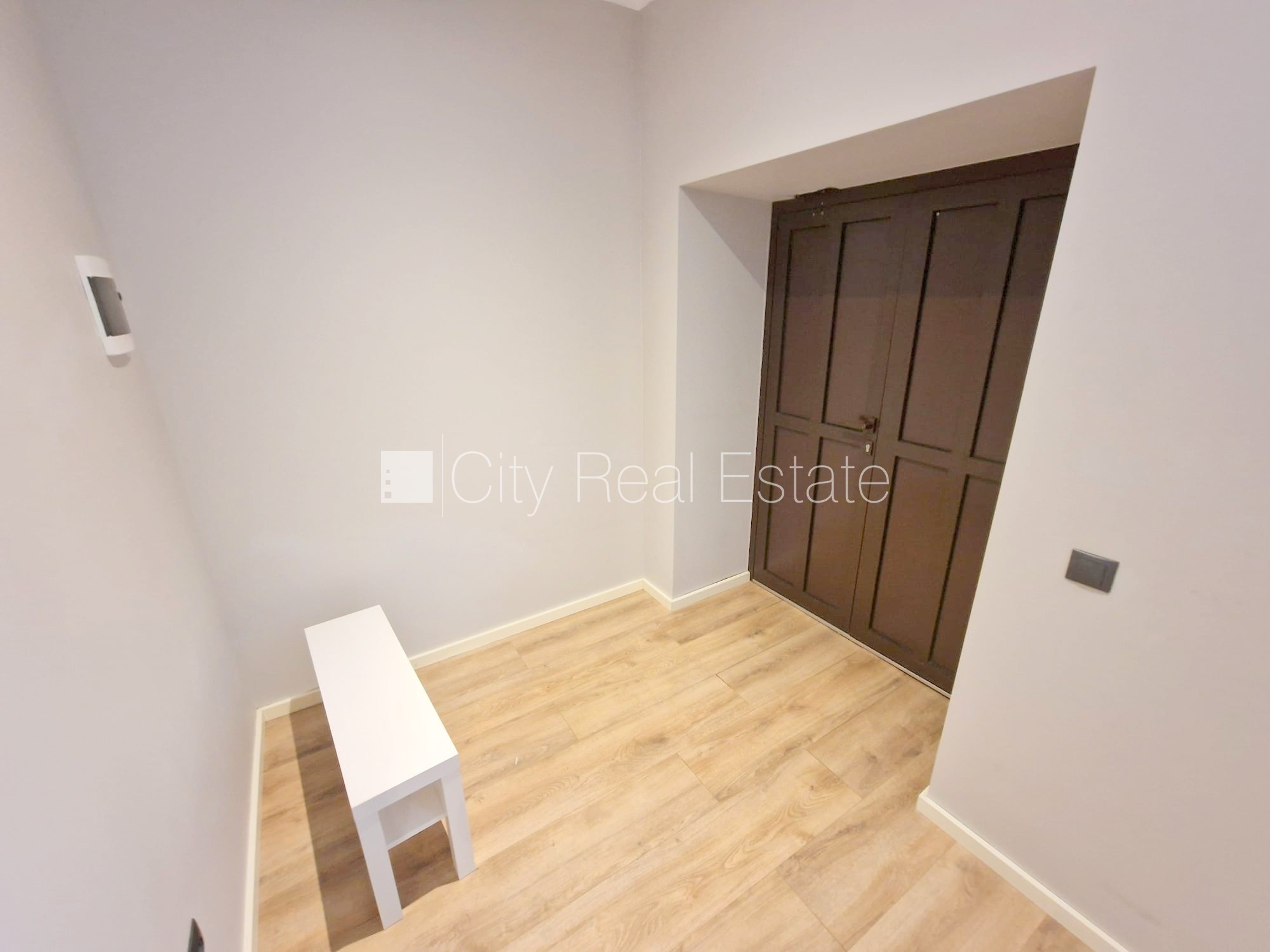 Sludinājumi. Pagalma ēka, renovēta māja, slēgts pagalms, ieeja no ielas un pagalma, logi vērsti uz ielas pusi, Cena: 380 EUR/mēn Foto #18