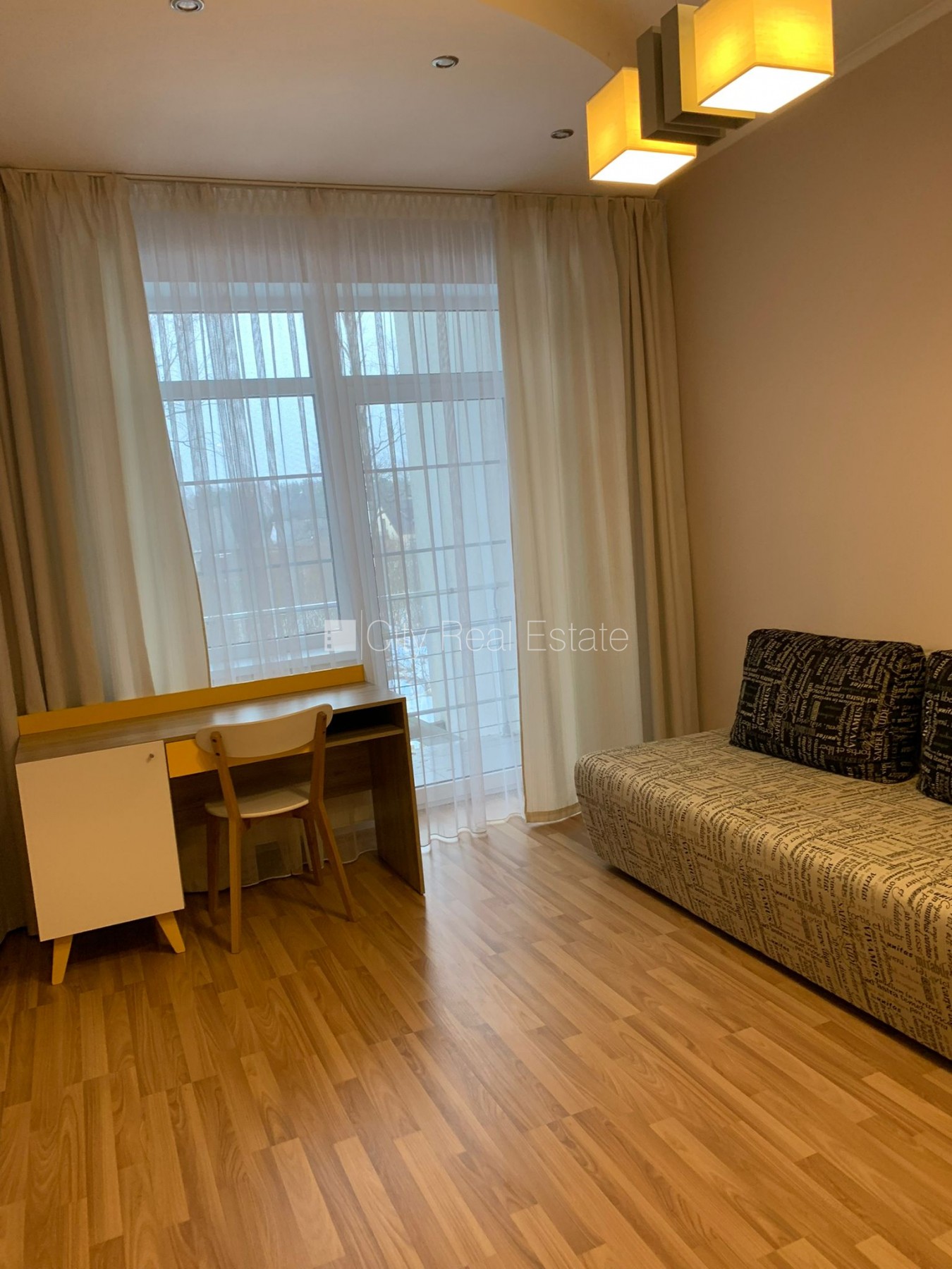 Sludinājumi. Rindu māja, zaļā teritorija, labiekārtots apzaļumots pagalms, slēgta teritorija, garāža vienai Cena: 1150 EUR/mēn Foto #6