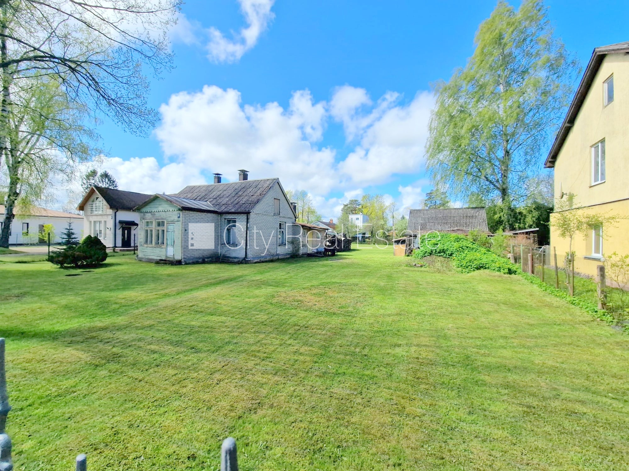 Sludinājumi. Privātmāja, vasarnīca, šīfera jumta segums, ķieģeļu mūra sienas, labiekārtota apzaļumota Cena: 215000 EUR Foto #3