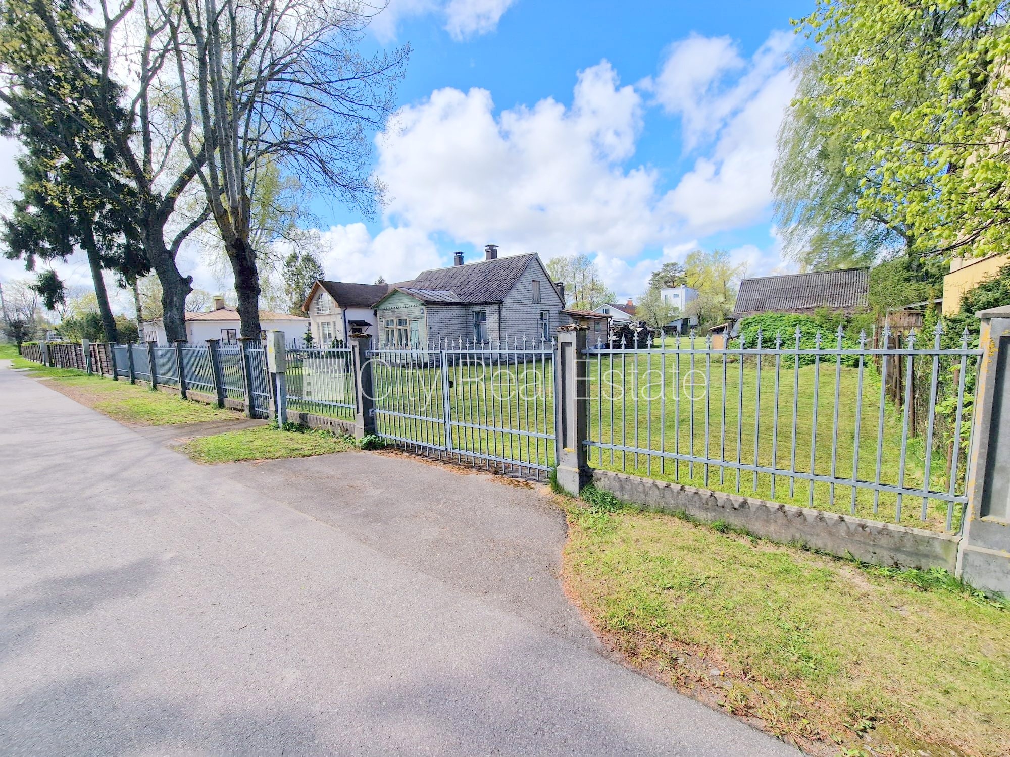 Sludinājumi. Privātmāja, vasarnīca, šīfera jumta segums, ķieģeļu mūra sienas, labiekārtota apzaļumota Cena: 215000 EUR Foto #4