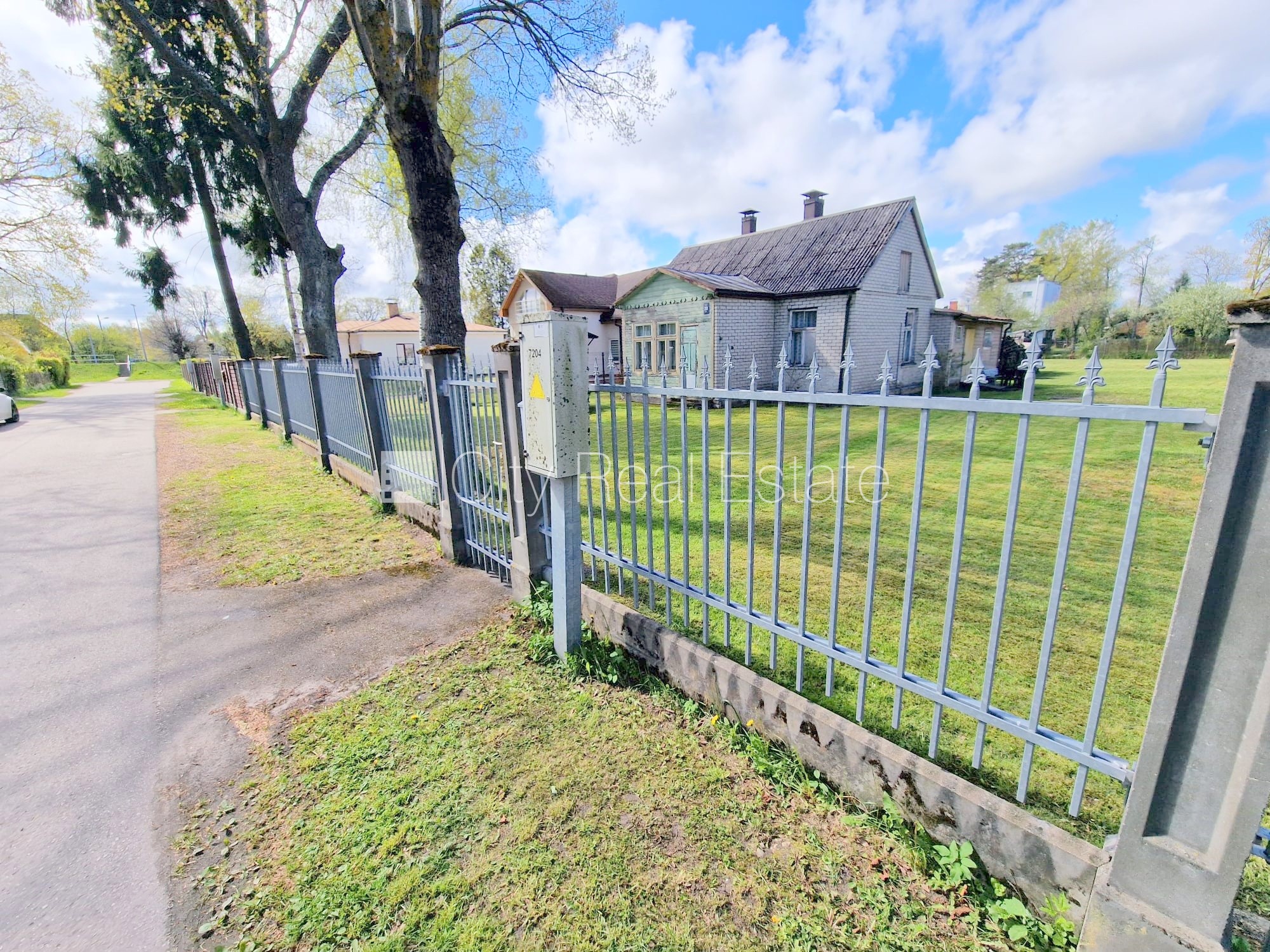 Sludinājumi. Privātmāja, vasarnīca, šīfera jumta segums, ķieģeļu mūra sienas, labiekārtota apzaļumota Cena: 215000 EUR Foto #10