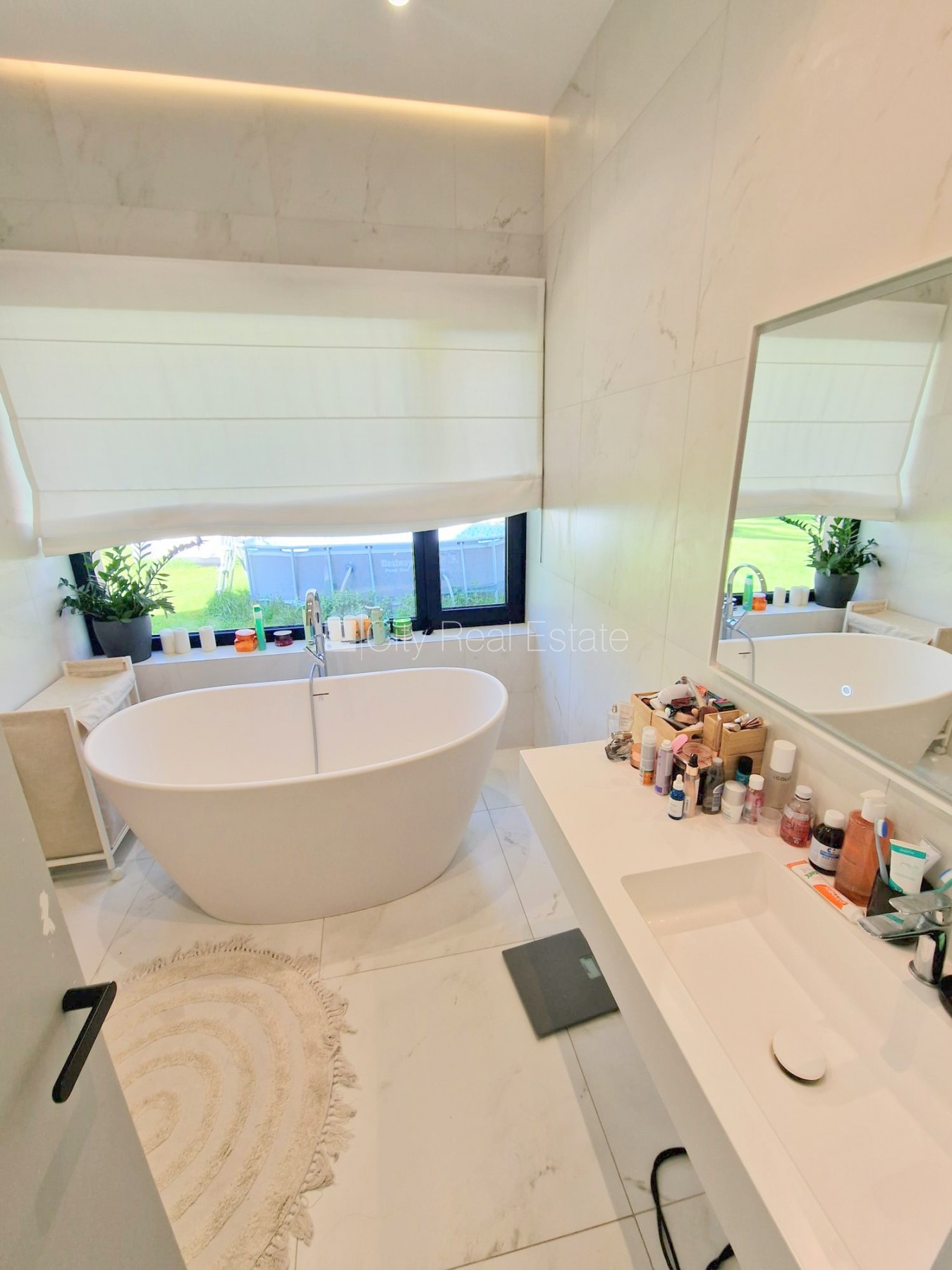 Sludinājumi. Privātmāja, jaunceltne, labiekārtota apzaļumota teritorija, slēgts pagalms, iežogota teritorija, Cena: 2200 EUR/mēn Foto #25