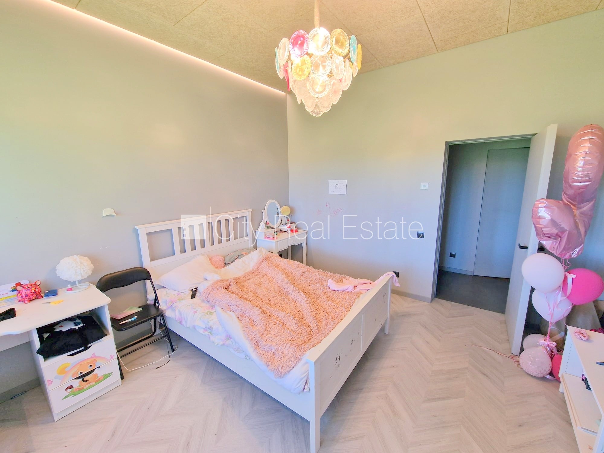 Sludinājumi. Privātmāja, jaunceltne, labiekārtota apzaļumota teritorija, slēgts pagalms, iežogota teritorija, Cena: 2200 EUR/mēn Foto #21