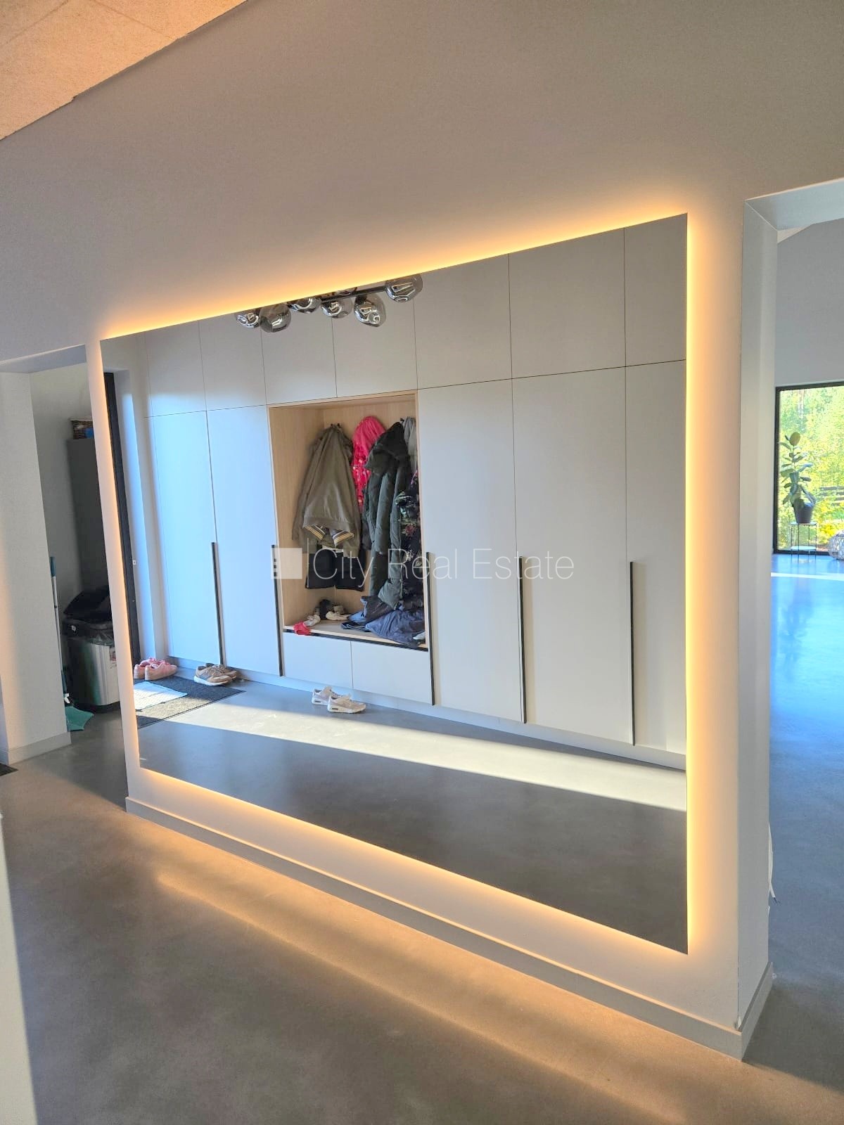 Sludinājumi. Privātmāja, jaunceltne, labiekārtota apzaļumota teritorija, slēgts pagalms, iežogota teritorija, Cena: 2200 EUR/mēn Foto #12