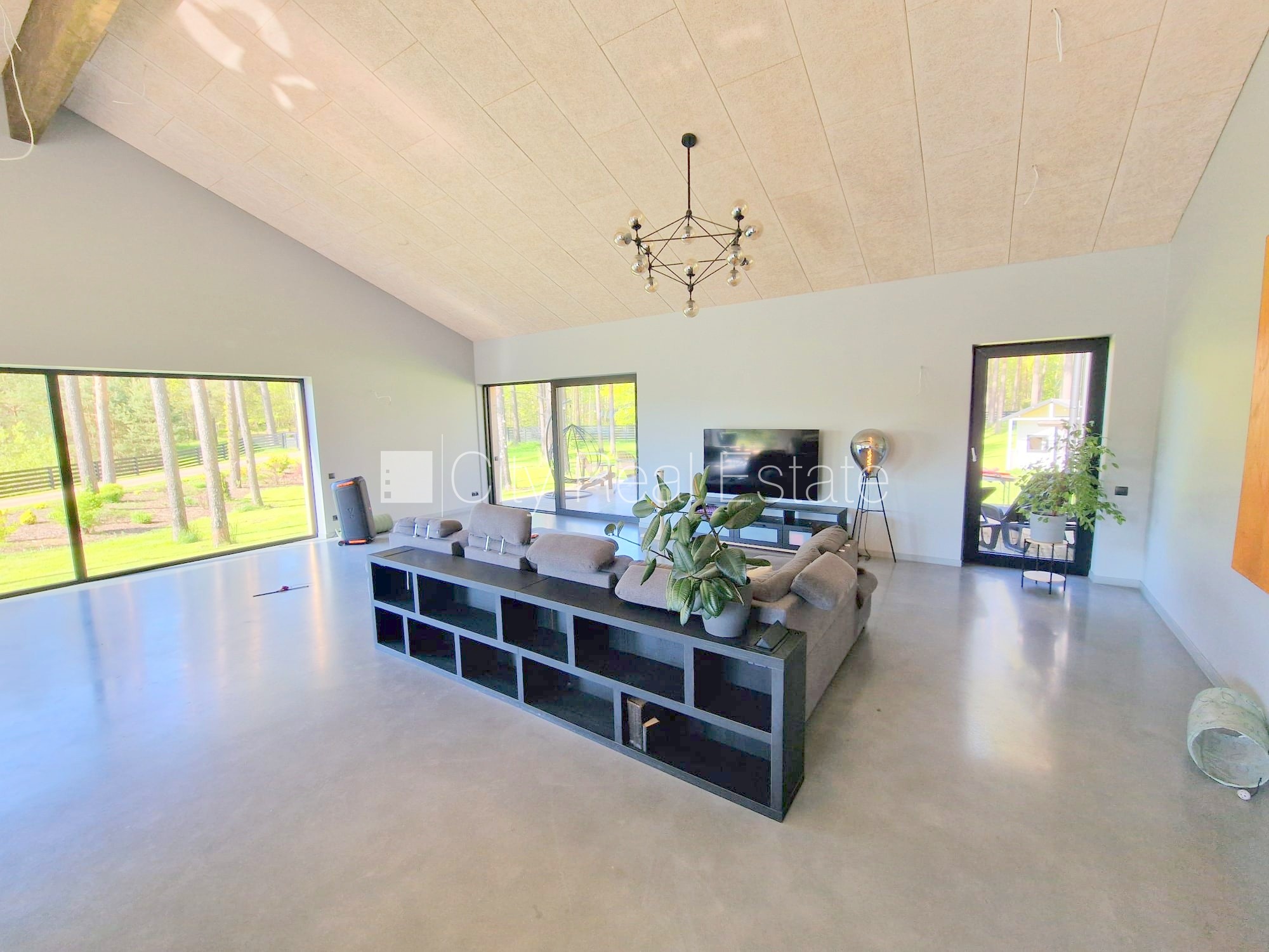 Sludinājumi. Privātmāja, jaunceltne, labiekārtota apzaļumota teritorija, slēgts pagalms, iežogota teritorija, Cena: 2200 EUR/mēn Foto #4