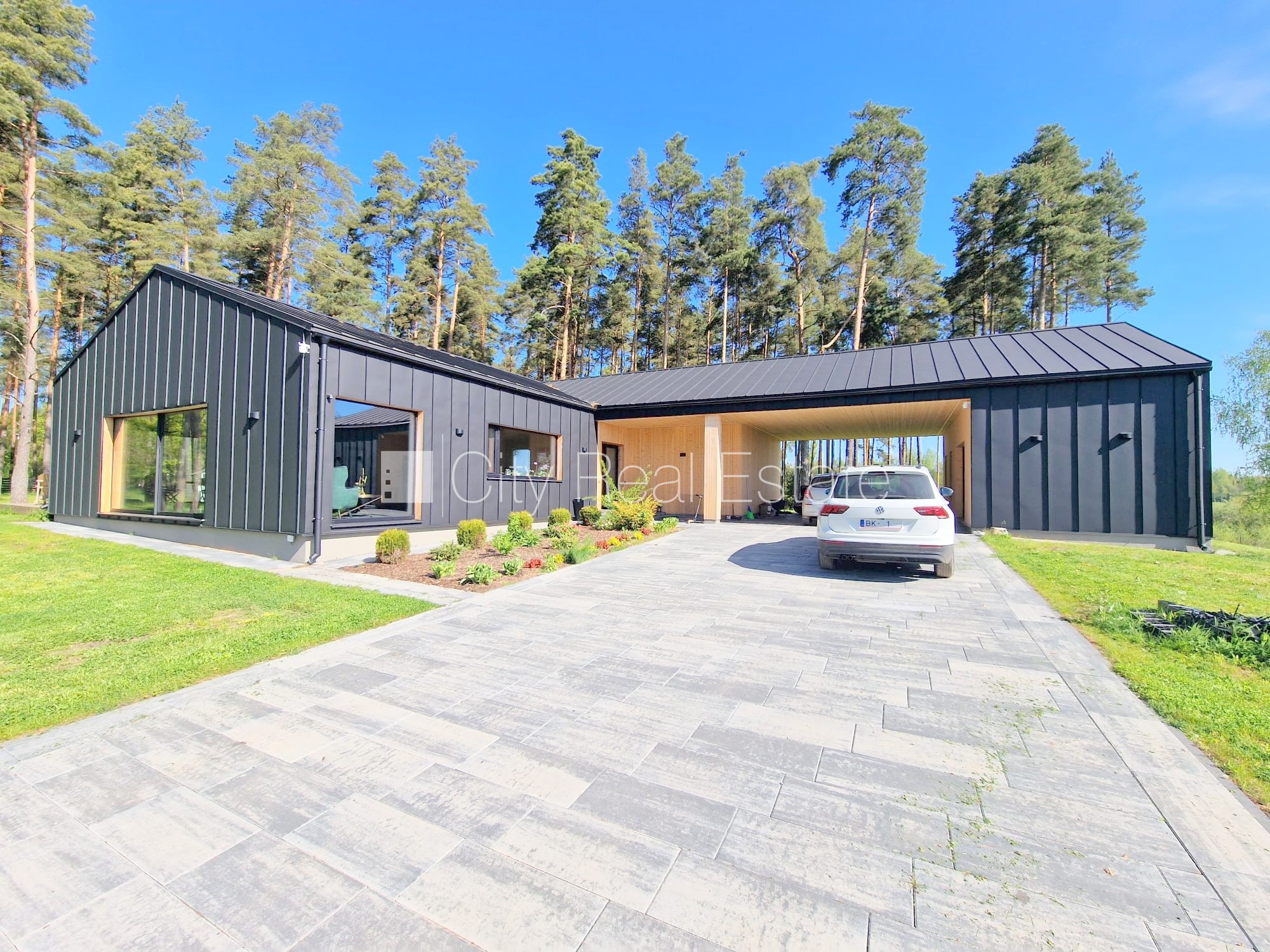 Sludinājumi. Privātmāja, jaunceltne, labiekārtota apzaļumota teritorija, slēgts pagalms, iežogota teritorija, Cena: 2200 EUR/mēn Foto #1