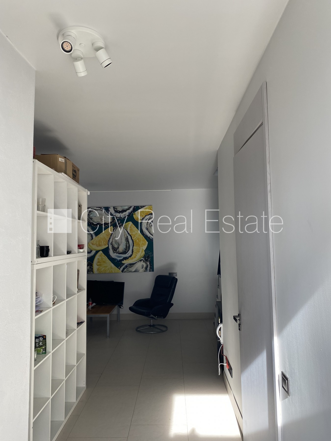 Объявление. Фасадный дом, реновированный дом, вход с улицы, полная отделка , совмещённый санузел, душевая Цена: 1163 EUR/мес. Foto #7