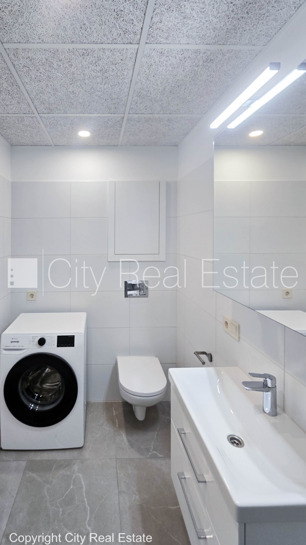 Объявление. Здание во дворе, закрытый двор, территория обнесена забором, полуподвал, окна выходят во двор, Цена: 290 EUR/мес. Foto #11