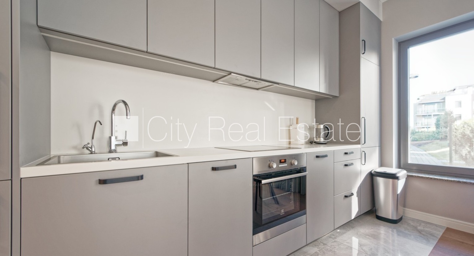 Sludinājumi. Jaunceltne, zaļā teritorija, labiekārtots apzaļumots pagalms, iežogota teritorija, iespēja nomāt Cena: 1600 EUR/mēn Foto #3