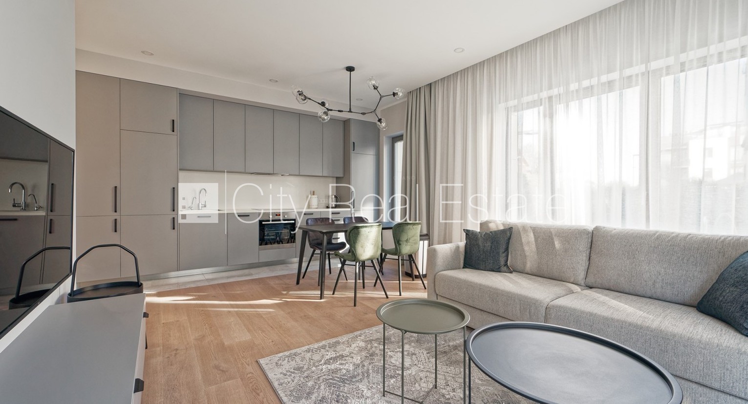 Sludinājumi. Jaunceltne, zaļā teritorija, labiekārtots apzaļumots pagalms, iežogota teritorija, iespēja nomāt Cena: 1600 EUR/mēn Foto #4