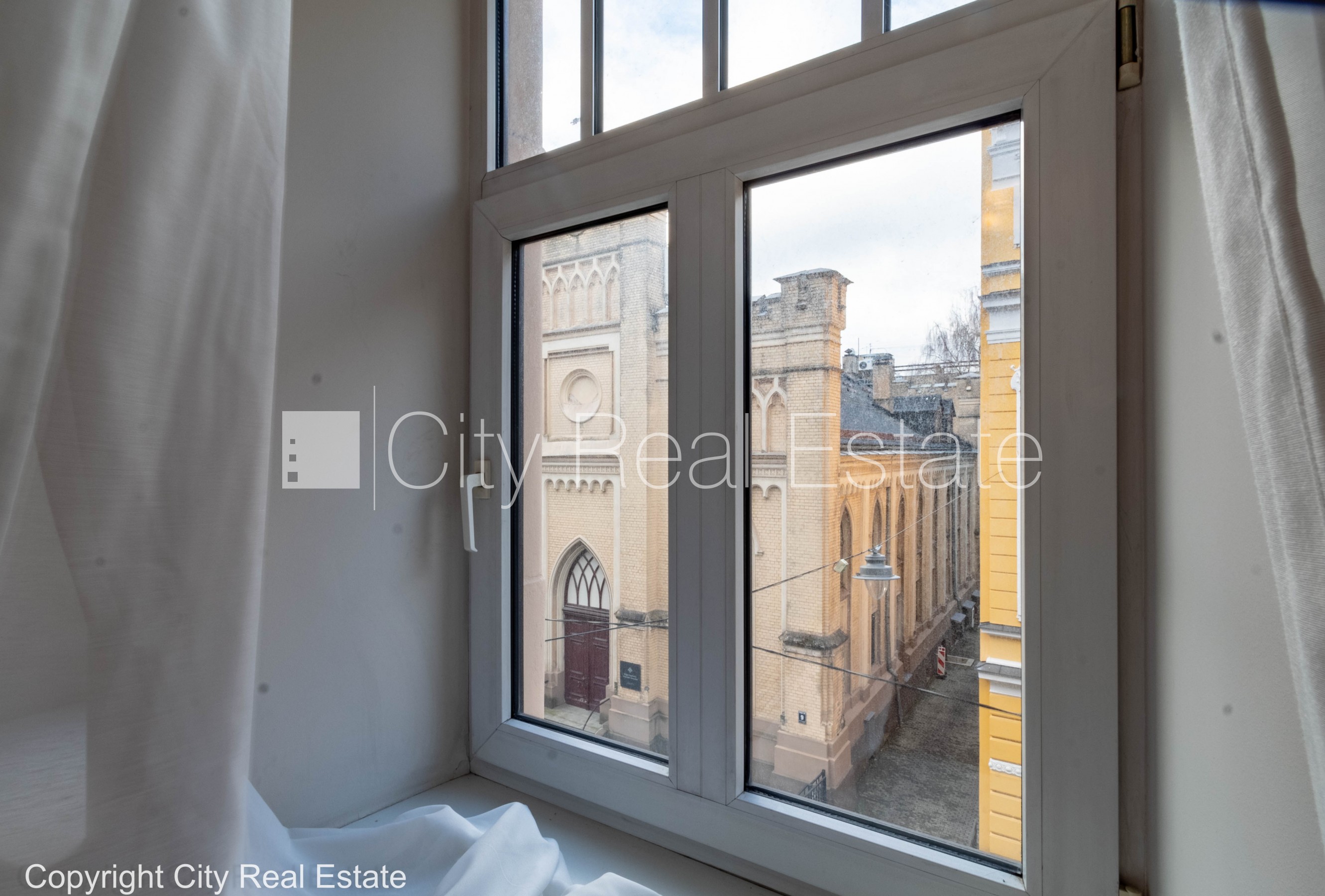 Sludinājumi. Fasādes māja, renovēta māja, slēgts pagalms, vieta automašīnai, ieeja no ielas un pagalma, ir Cena: 2765 EUR/mēn Foto #3