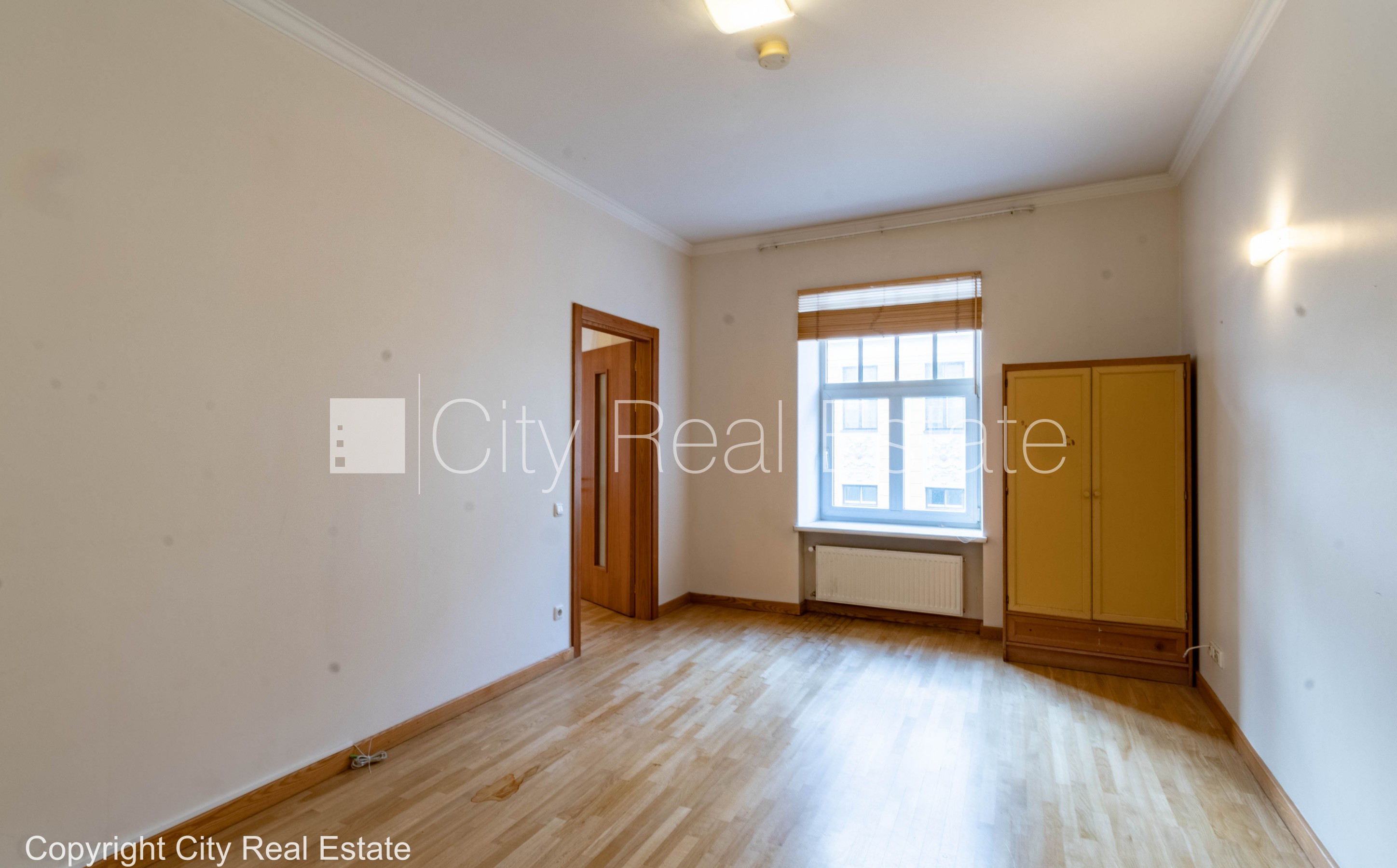 Sludinājumi. Fasādes māja, renovēta māja, slēgts pagalms, vieta automašīnai, ieeja no ielas un pagalma, ir Cena: 2765 EUR/mēn Foto #6