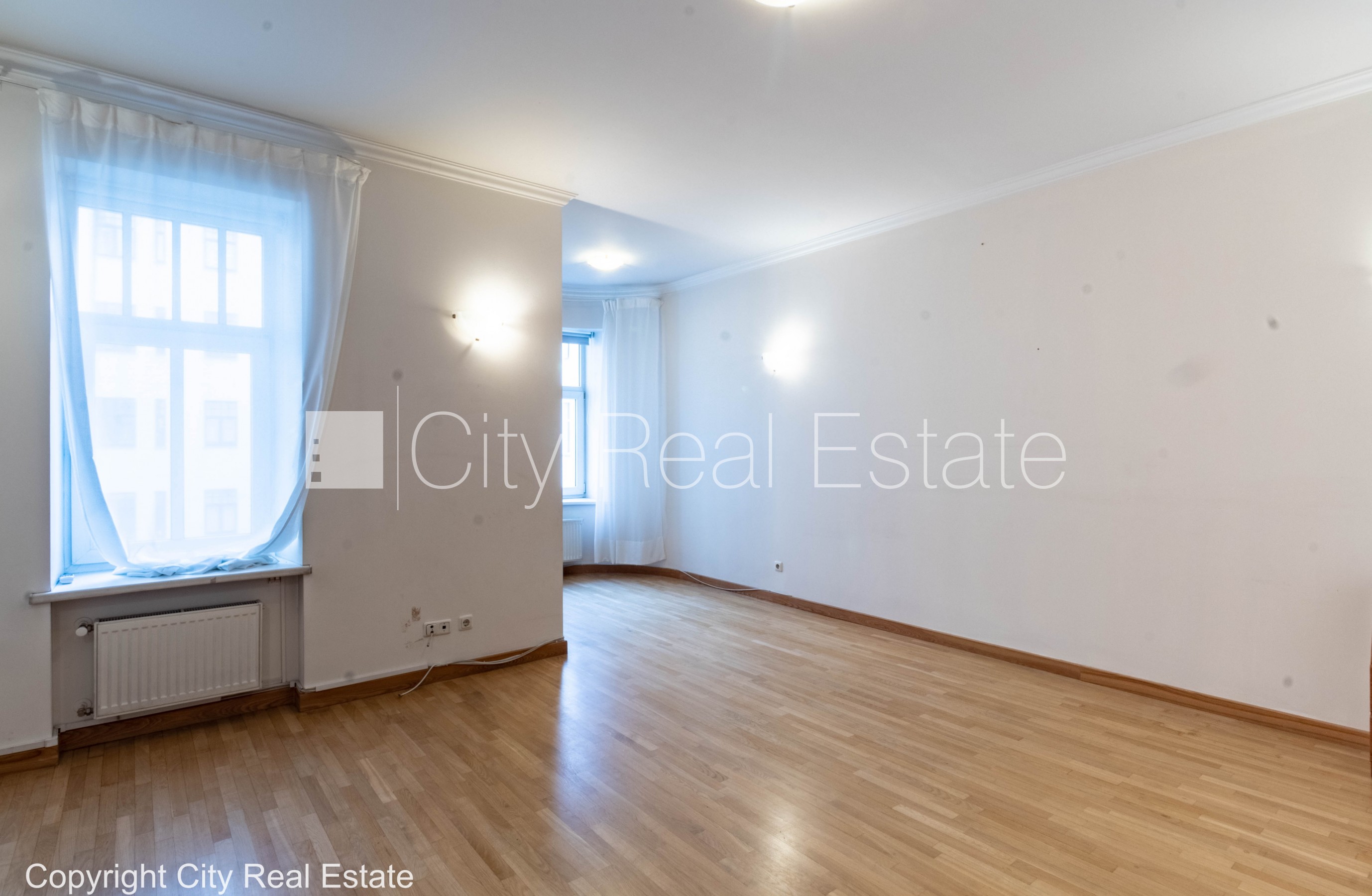 Sludinājumi. Fasādes māja, renovēta māja, slēgts pagalms, vieta automašīnai, ieeja no ielas un pagalma, ir Cena: 2765 EUR/mēn Foto #13