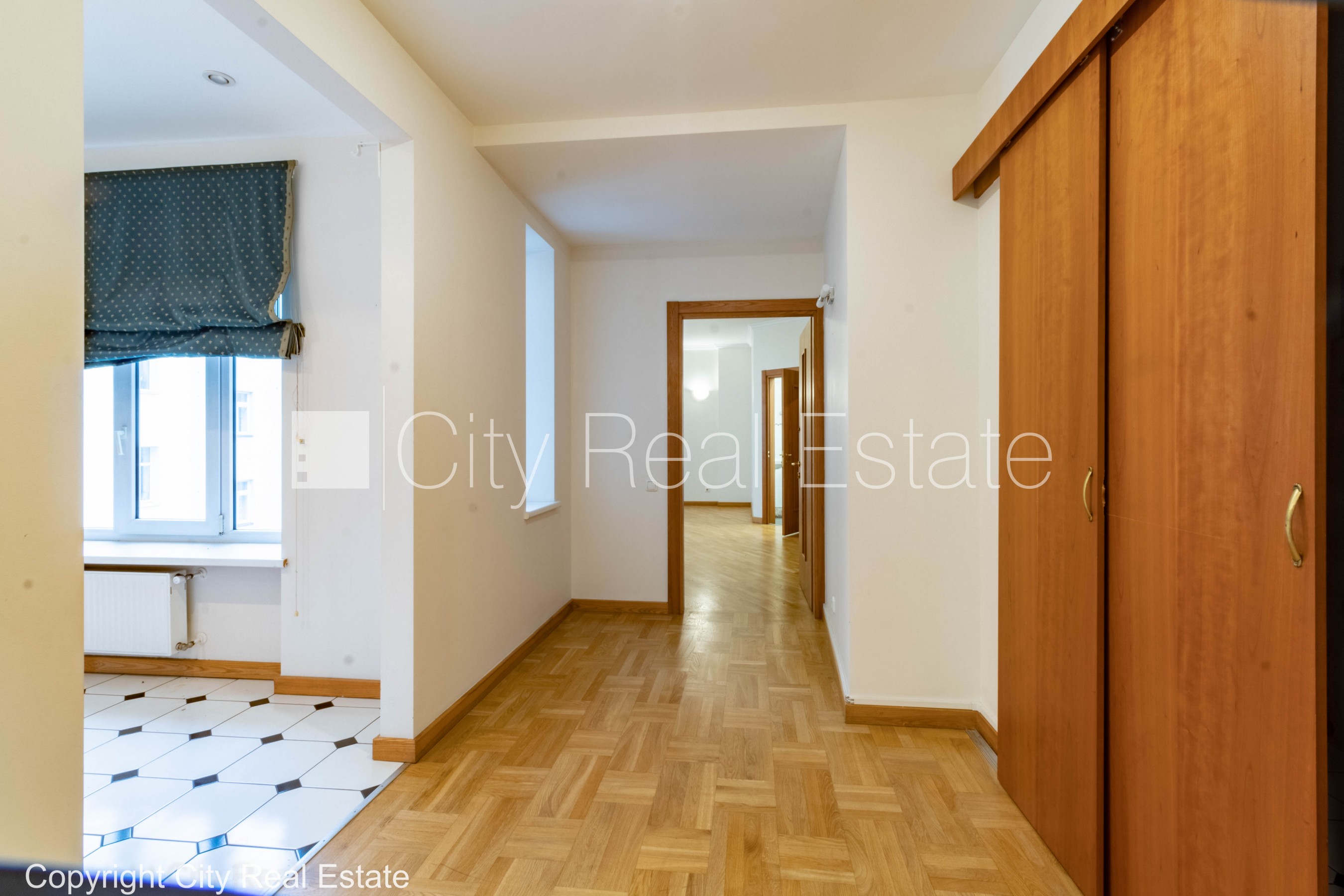 Sludinājumi. Fasādes māja, renovēta māja, slēgts pagalms, vieta automašīnai, ieeja no ielas un pagalma, ir Cena: 2765 EUR/mēn Foto #16