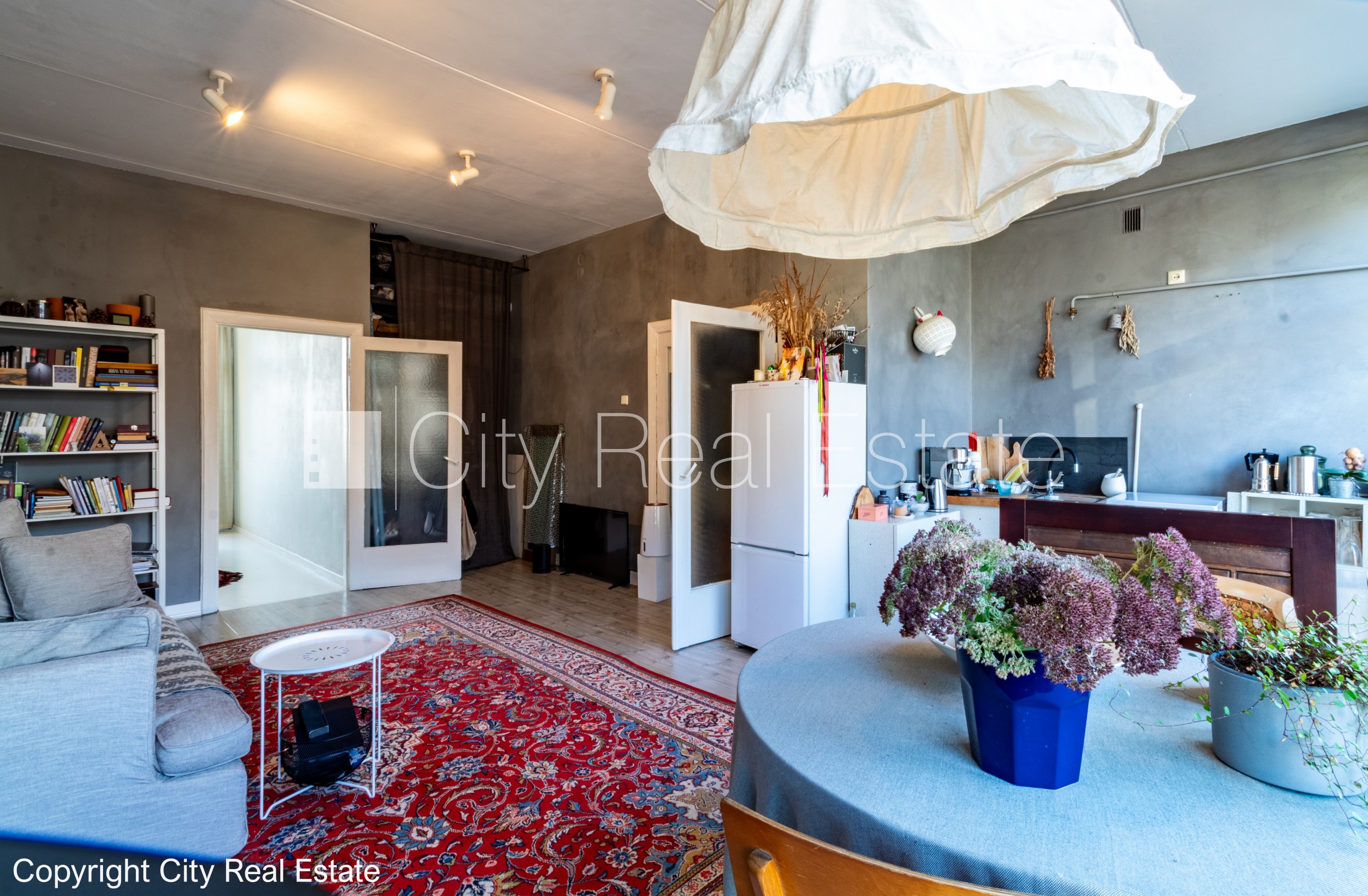 Sludinājumi. Fasādes māja, labiekārtots apzaļumots pagalms, vieta automašīnai, ieeja no ielas un pagalma, kāpņu Cena: 105000 EUR Foto #19