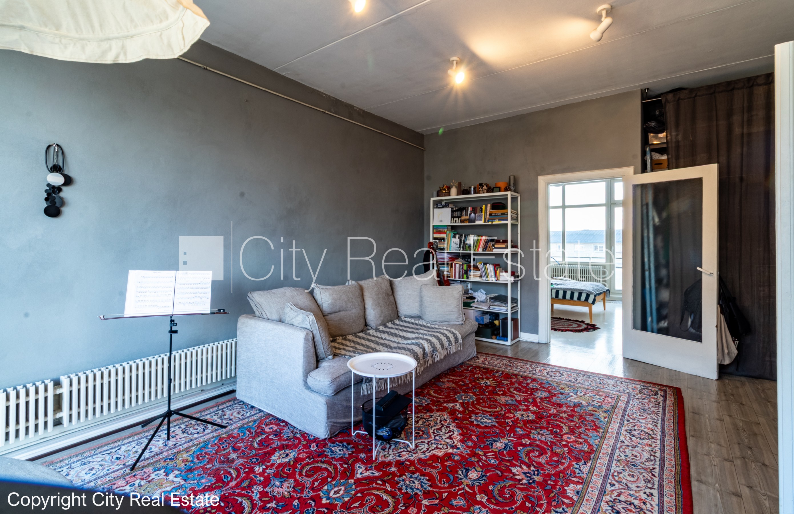 Sludinājumi. Fasādes māja, labiekārtots apzaļumots pagalms, vieta automašīnai, ieeja no ielas un pagalma, kāpņu Cena: 105000 EUR Foto #5