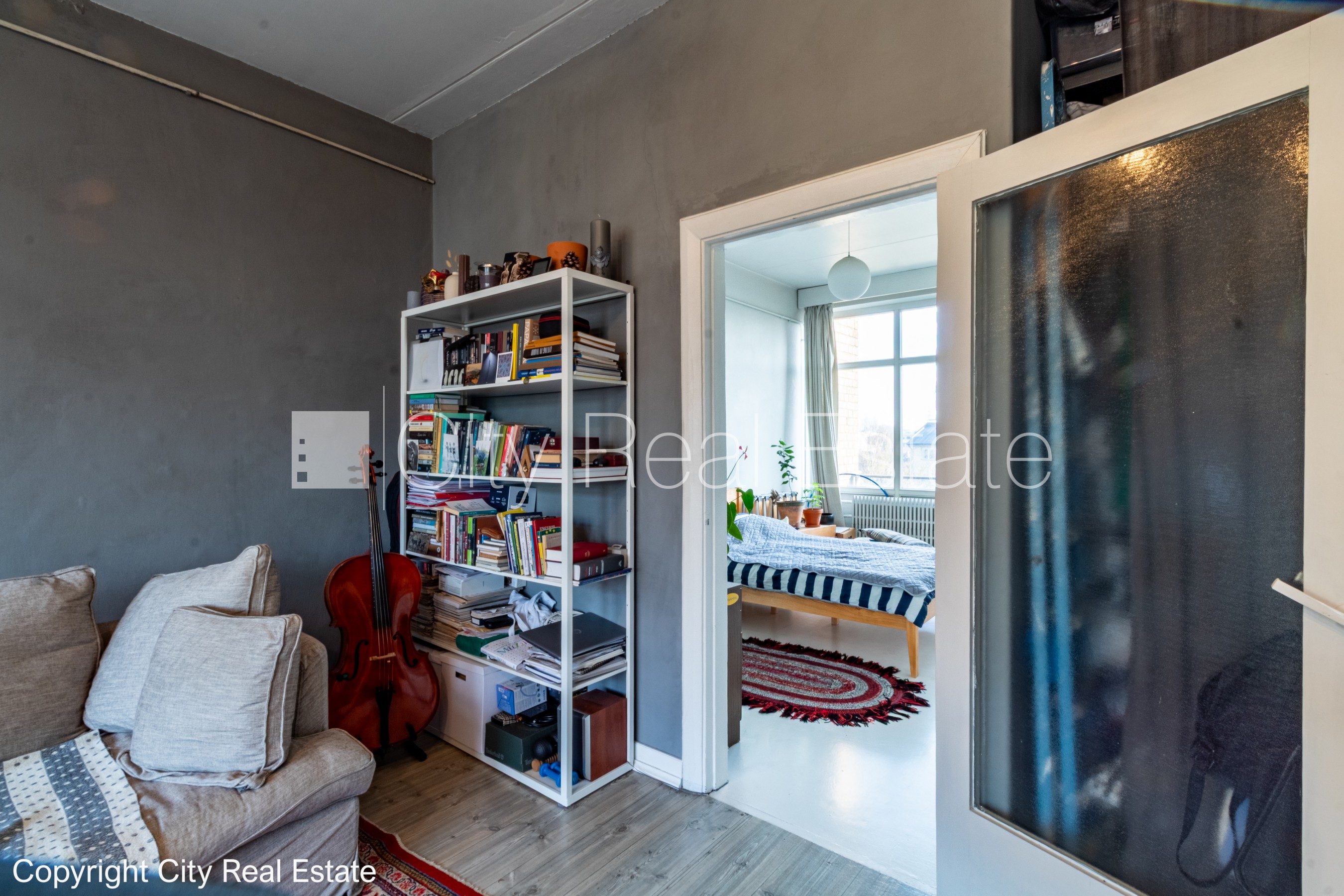 Sludinājumi. Fasādes māja, labiekārtots apzaļumots pagalms, vieta automašīnai, ieeja no ielas un pagalma, kāpņu Cena: 105000 EUR Foto #7