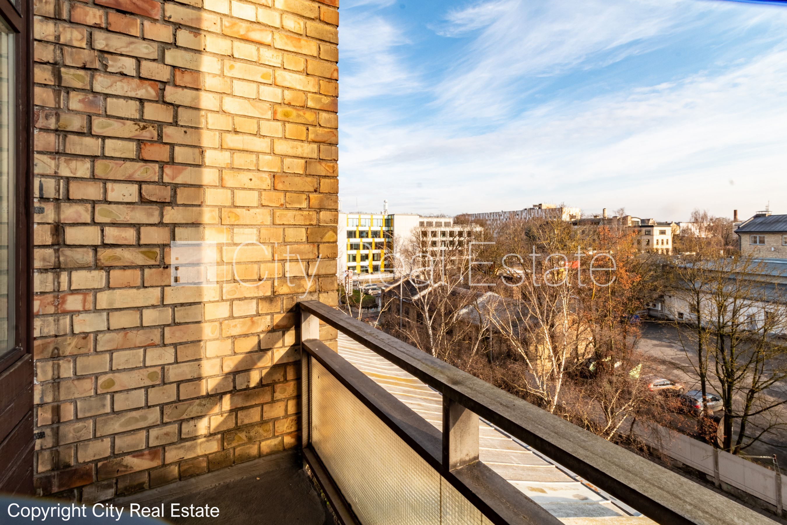 Sludinājumi. Fasādes māja, labiekārtots apzaļumots pagalms, vieta automašīnai, ieeja no ielas un pagalma, kāpņu Cena: 105000 EUR Foto #11