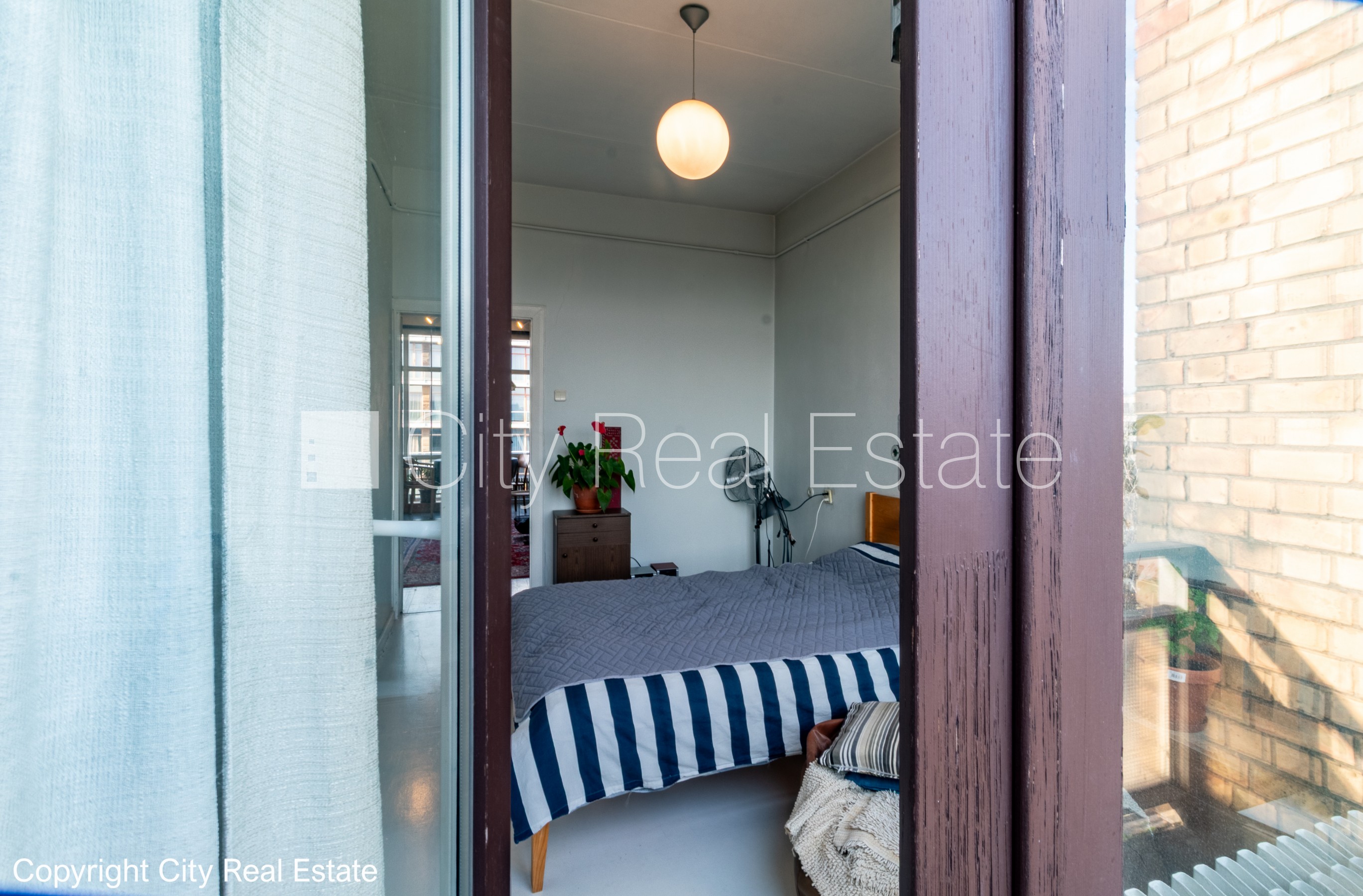 Sludinājumi. Fasādes māja, labiekārtots apzaļumots pagalms, vieta automašīnai, ieeja no ielas un pagalma, kāpņu Cena: 105000 EUR Foto #14