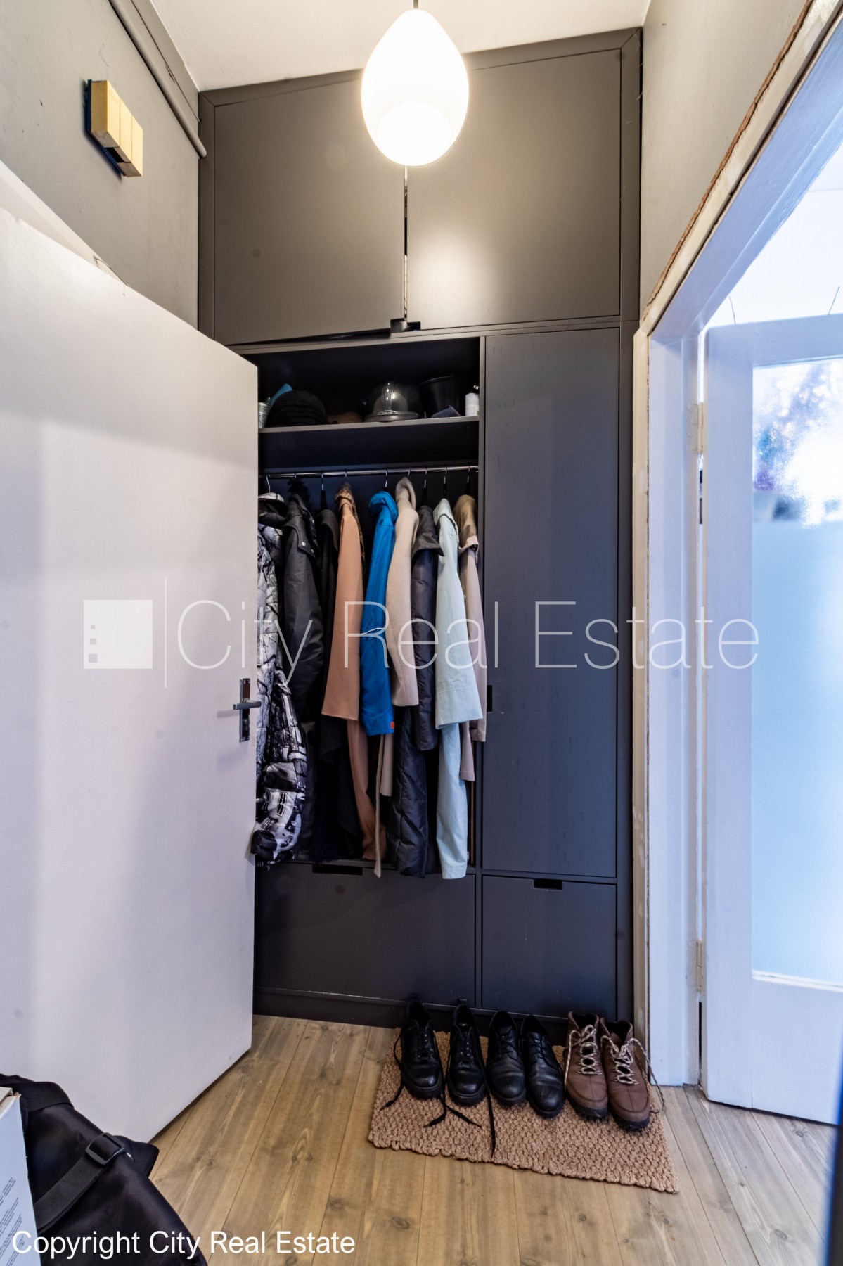 Sludinājumi. Fasādes māja, labiekārtots apzaļumots pagalms, vieta automašīnai, ieeja no ielas un pagalma, kāpņu Cena: 105000 EUR Foto #22