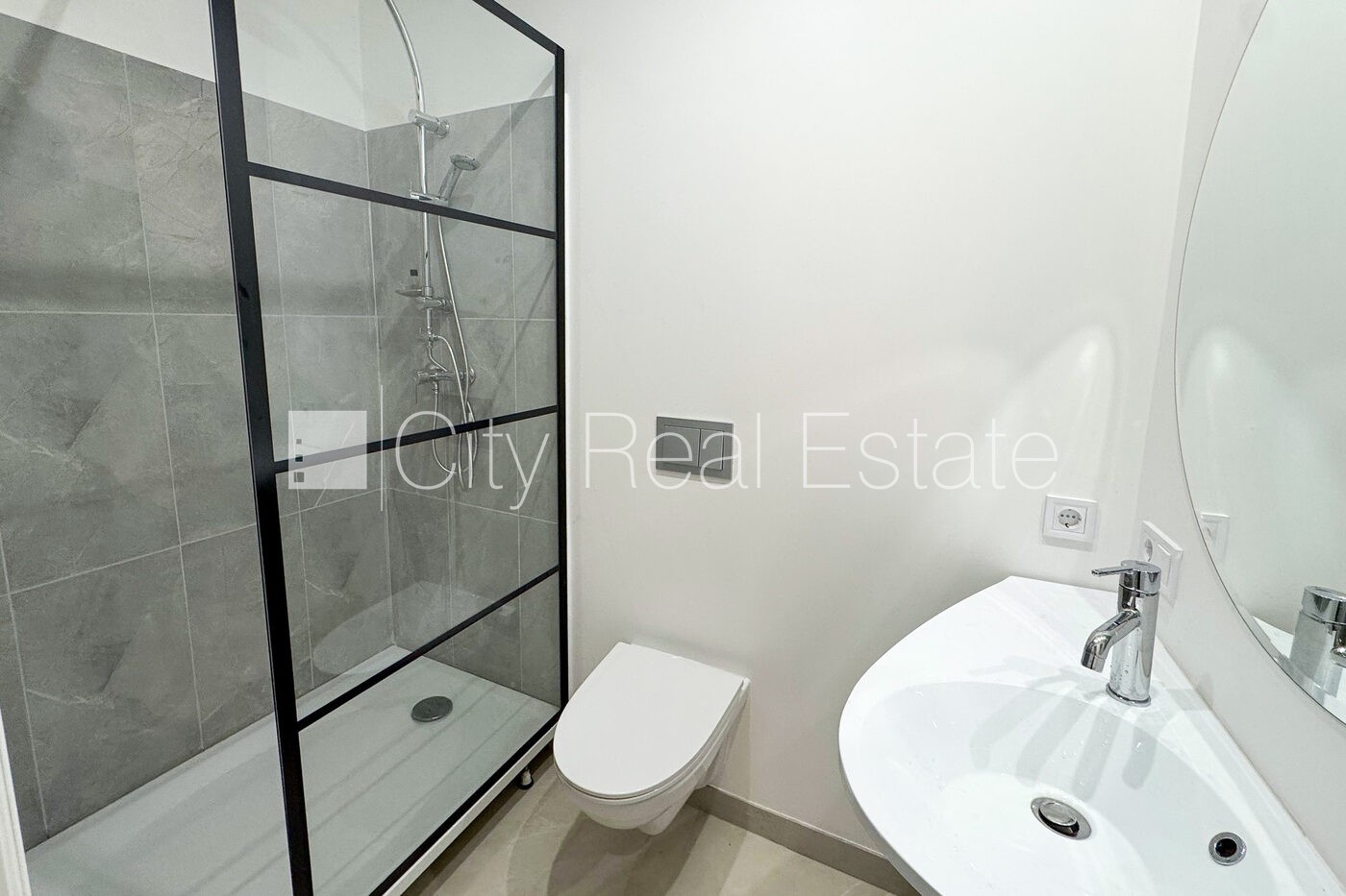 Sludinājumi. Fasādes māja, renovēta māja, slēgts pagalms, ieeja no ielas, luksuss apartamenti , logi vērsti uz Cena: 1500 EUR/mēn Foto #9