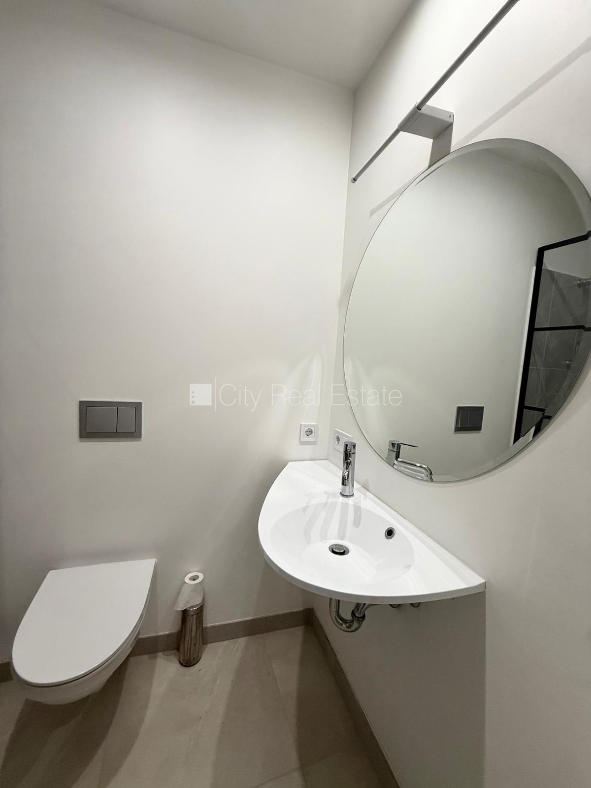 Sludinājumi. Fasādes māja, renovēta māja, slēgts pagalms, ieeja no ielas, luksuss apartamenti , logi vērsti uz Cena: 1500 EUR/mēn Foto #15