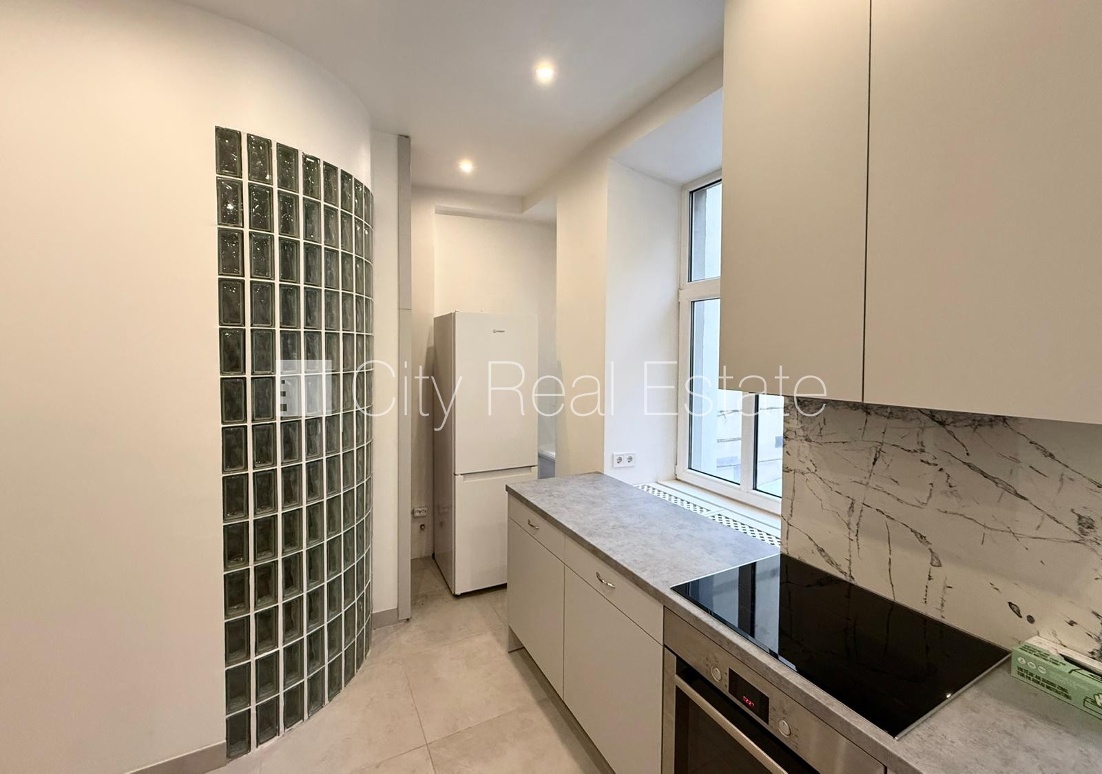 Sludinājumi. Fasādes māja, renovēta māja, slēgts pagalms, ieeja no ielas, luksuss apartamenti , logi vērsti uz Cena: 1500 EUR/mēn Foto #12