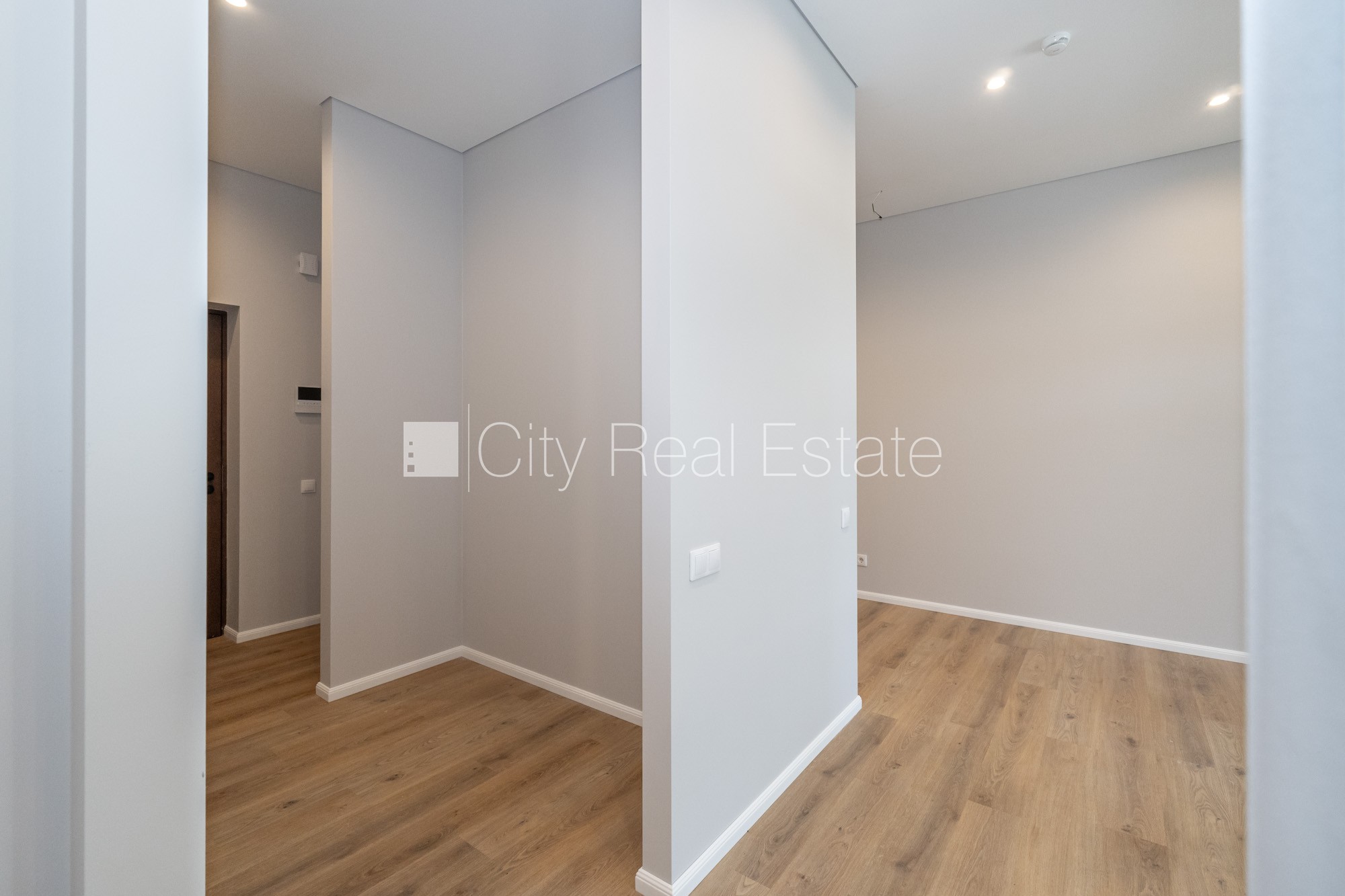 Sludinājumi. Jaunceltne, zaļā teritorija, slēgta teritorija, teritorijas iebrauktuves vārti aprīkoti ar Cena: 155925 EUR Foto #19