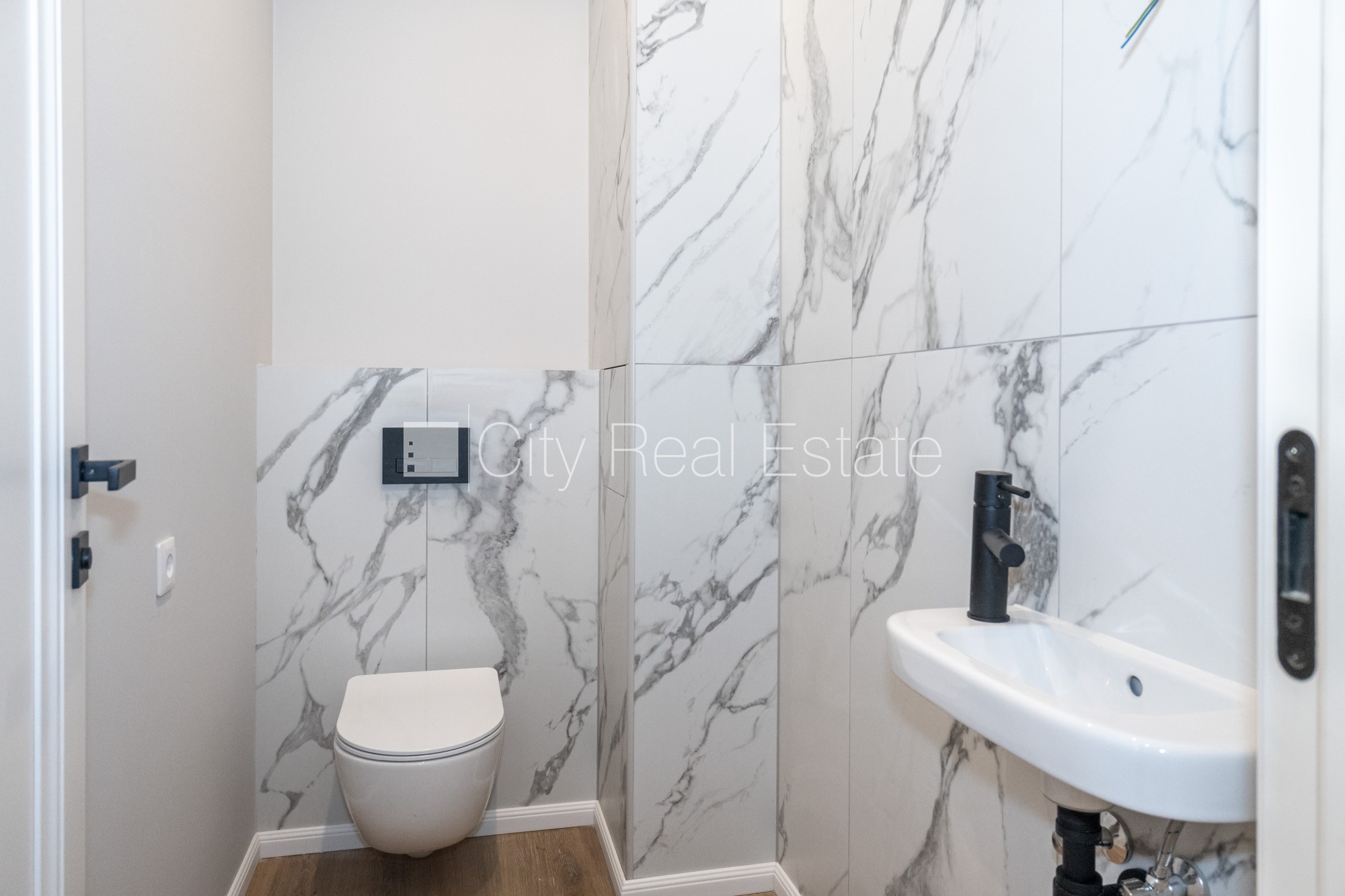 Sludinājumi. Jaunceltne, zaļā teritorija, slēgta teritorija, teritorijas iebrauktuves vārti aprīkoti ar Cena: 155925 EUR Foto #22