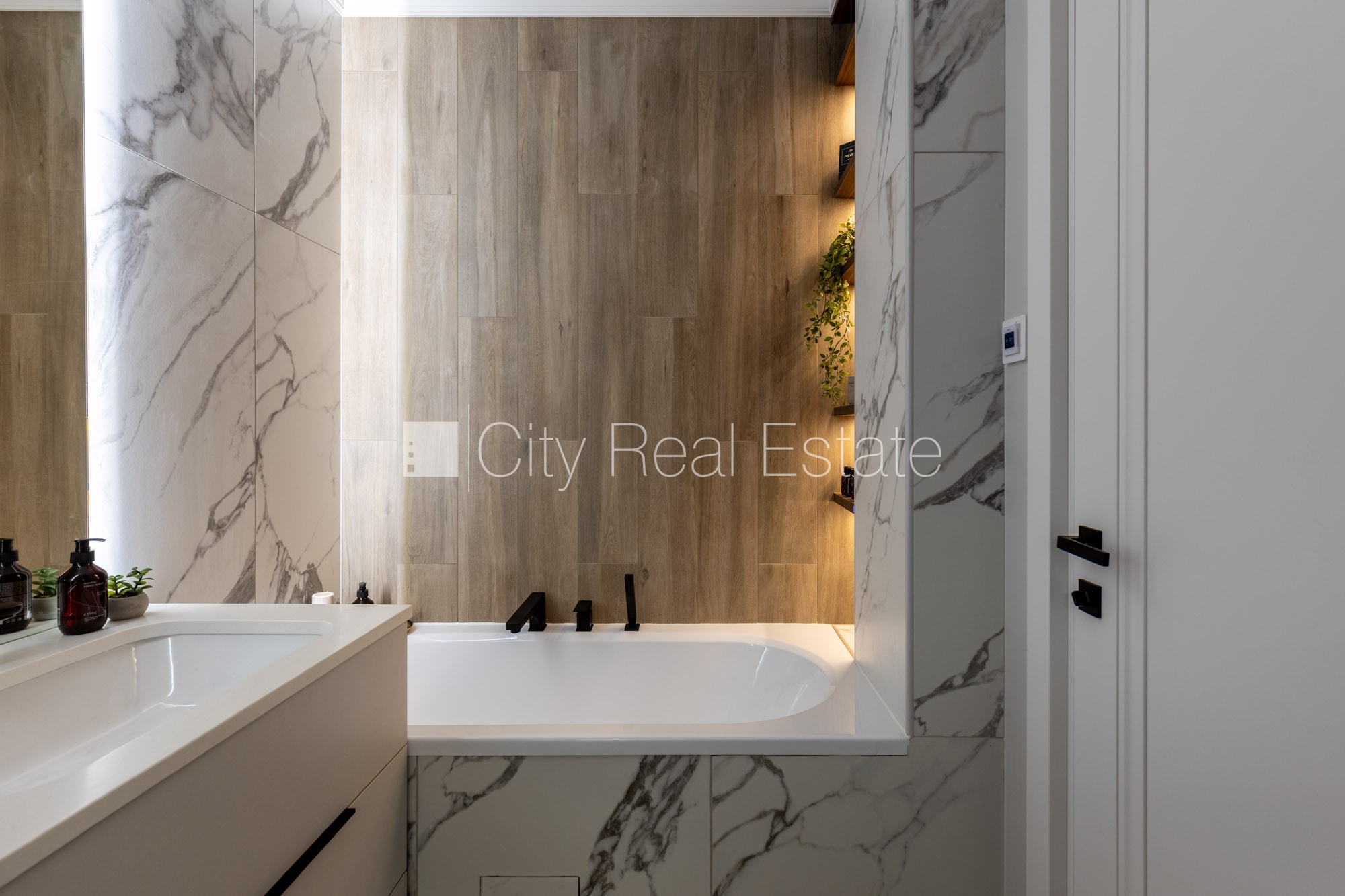 Sludinājumi. Jaunceltne, zaļā teritorija, slēgta teritorija, teritorijas iebrauktuves vārti aprīkoti ar Cena: 155925 EUR Foto #5