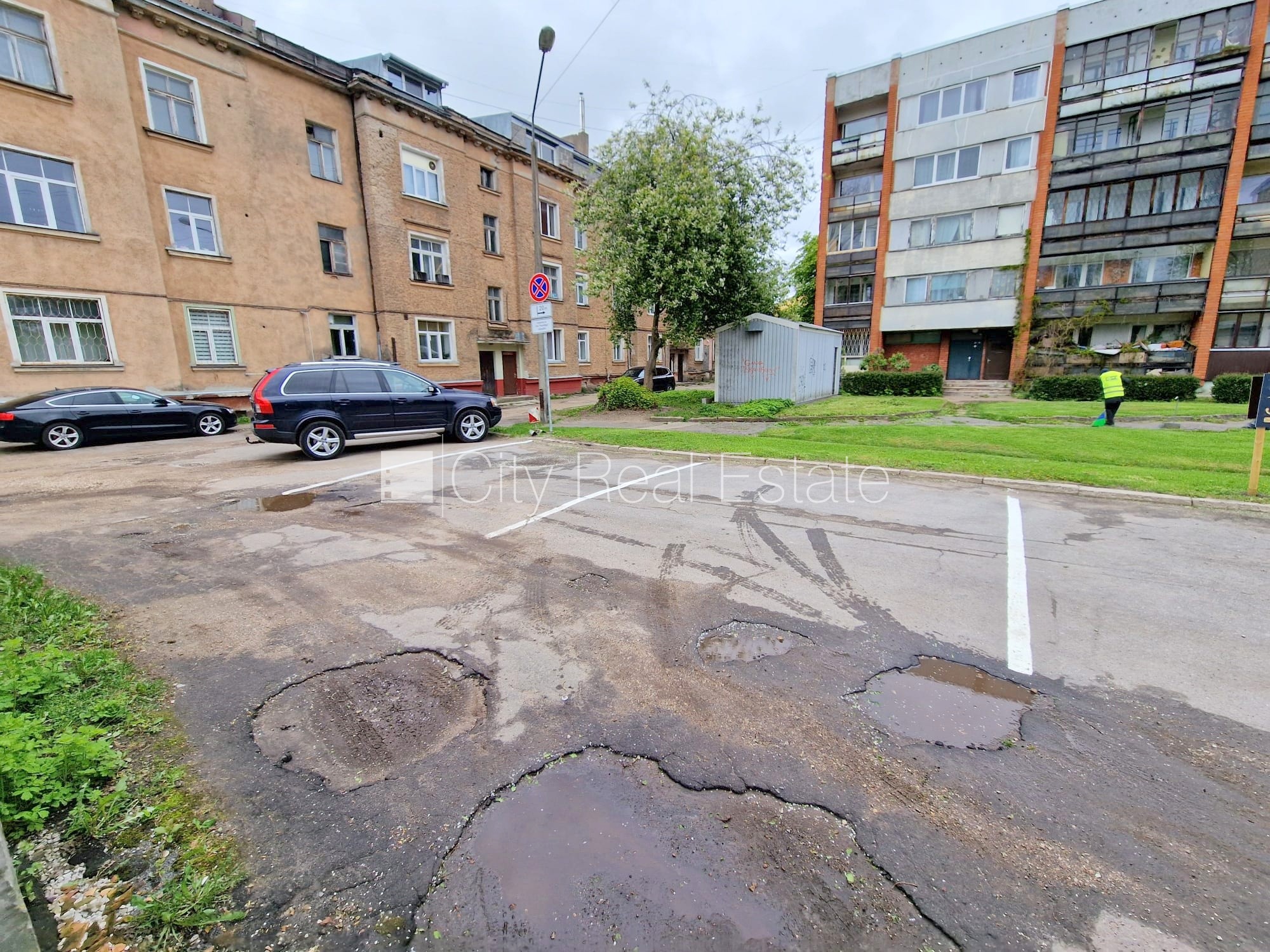 Объявление. Место для машины, въезд на территорию предъявляя пропуск, стоянка на территории покрыта асфальтом, Цена: 4000 EUR Foto #5