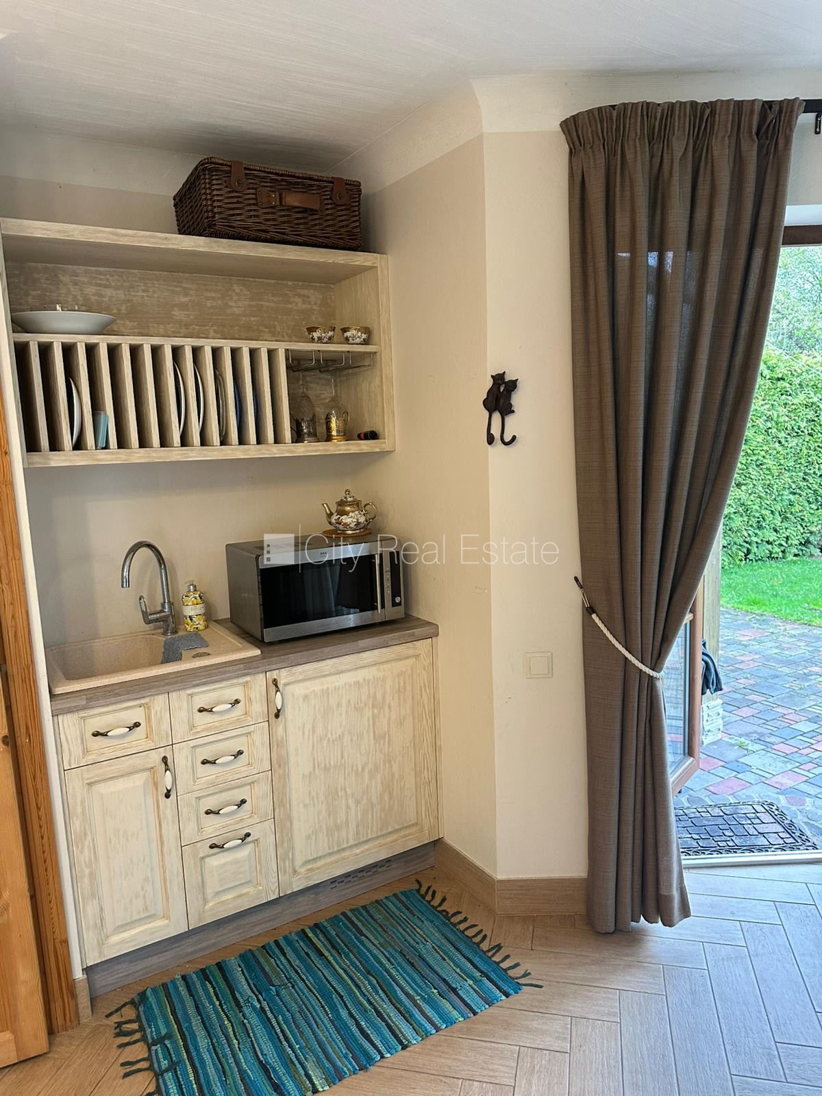 Sludinājumi. Zaļā teritorija, slēgta teritorija, garāža vienai automašīnai, vieta automašīnai, apzaļumota Cena: 2500 EUR/mēn Foto #14