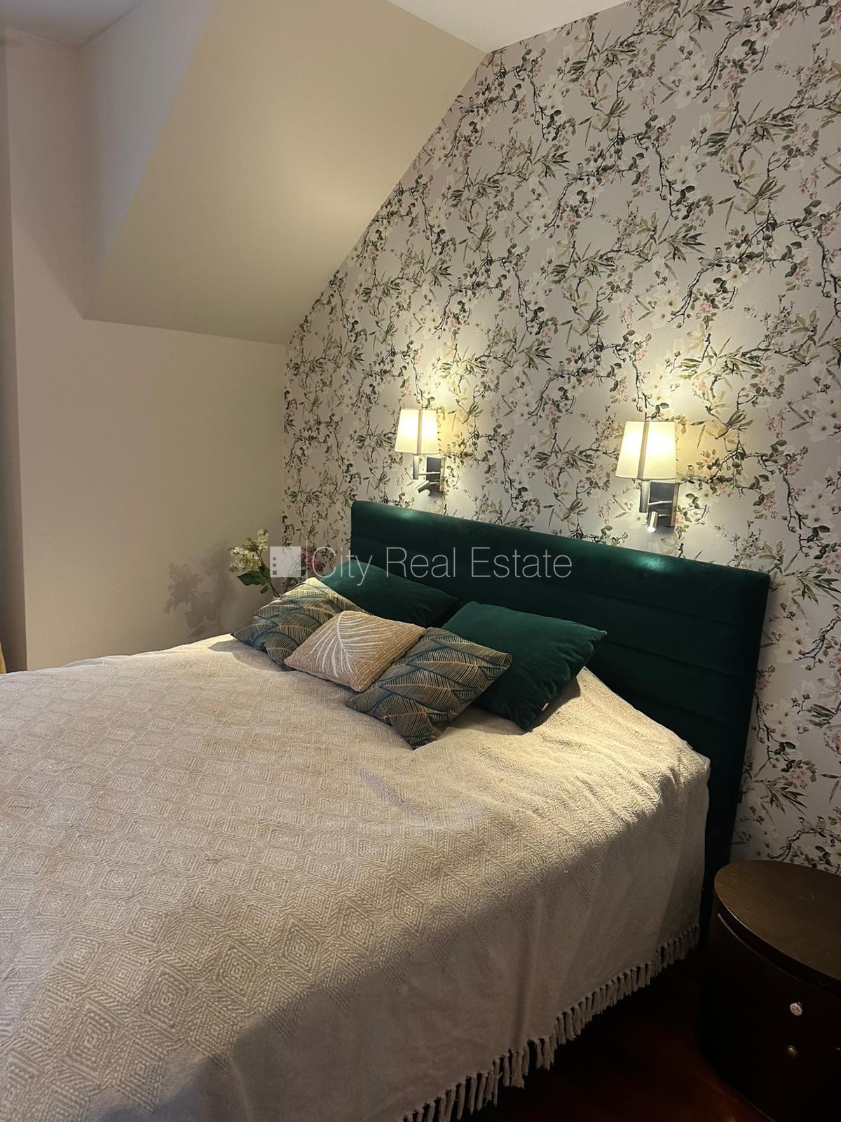 Sludinājumi. Zaļā teritorija, slēgta teritorija, garāža vienai automašīnai, vieta automašīnai, apzaļumota Cena: 2500 EUR/mēn Foto #10