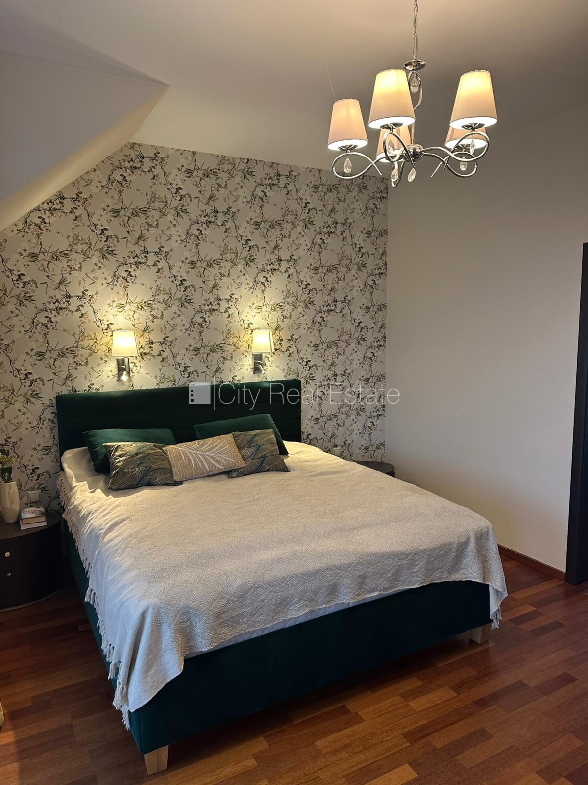 Sludinājumi. Zaļā teritorija, slēgta teritorija, garāža vienai automašīnai, vieta automašīnai, apzaļumota Cena: 2500 EUR/mēn Foto #11