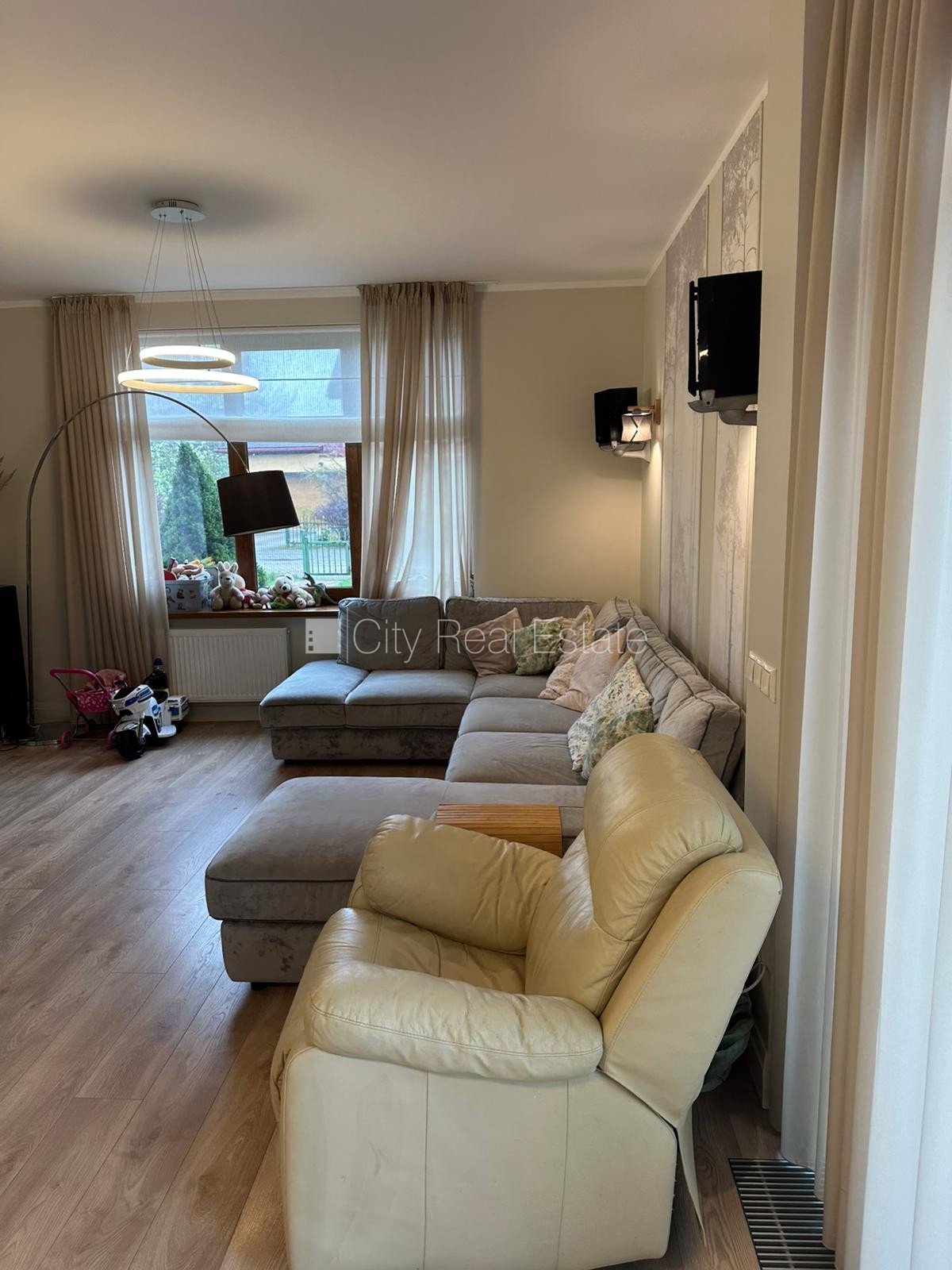 Sludinājumi. Zaļā teritorija, slēgta teritorija, garāža vienai automašīnai, vieta automašīnai, apzaļumota Cena: 2500 EUR/mēn Foto #7