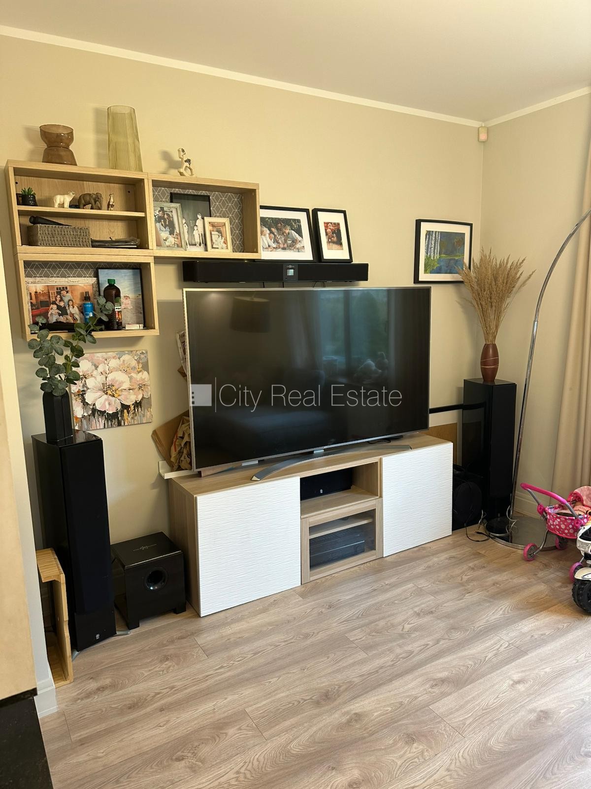 Sludinājumi. Zaļā teritorija, slēgta teritorija, garāža vienai automašīnai, vieta automašīnai, apzaļumota Cena: 2500 EUR/mēn Foto #8