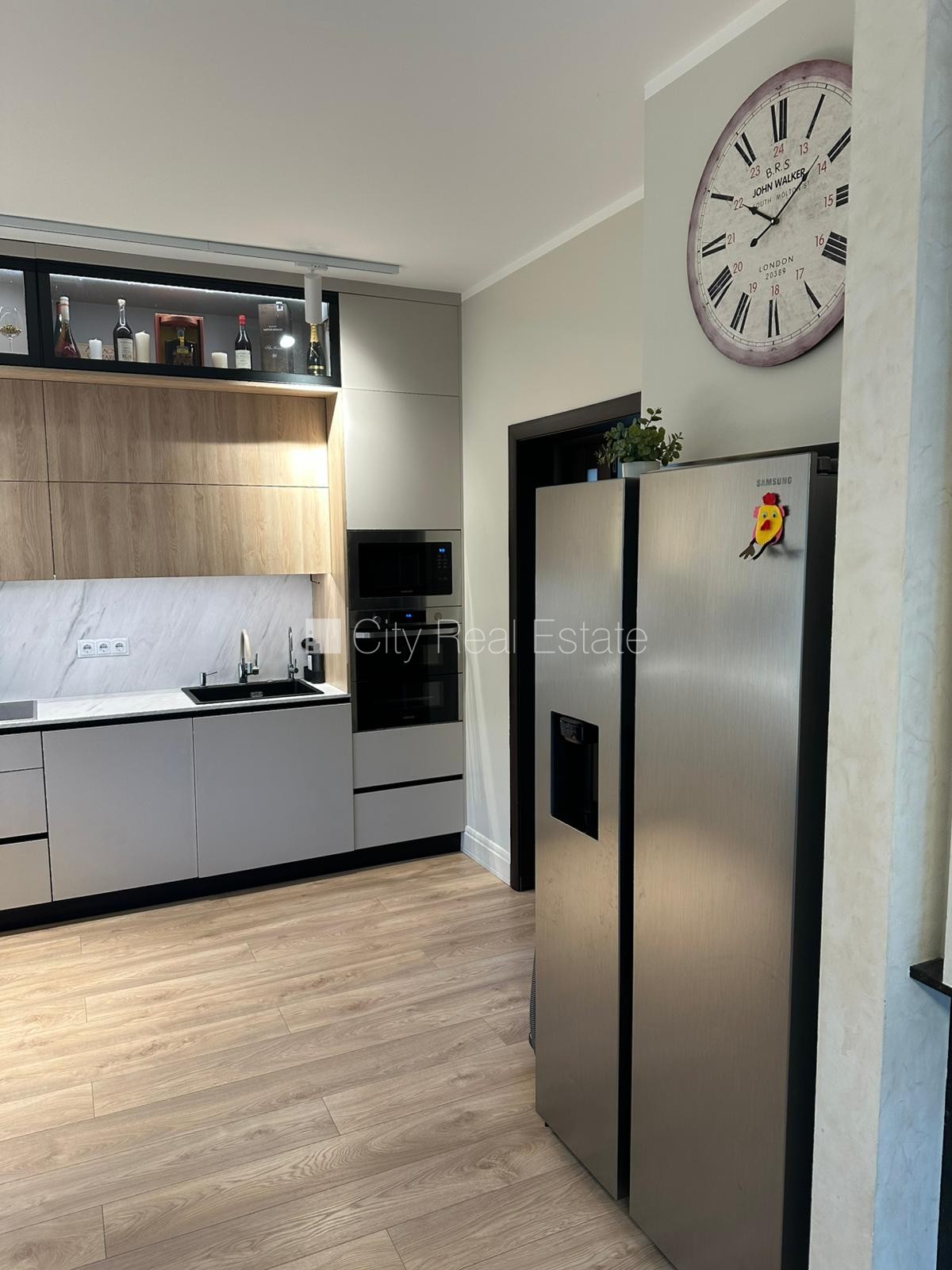 Sludinājumi. Zaļā teritorija, slēgta teritorija, garāža vienai automašīnai, vieta automašīnai, apzaļumota Cena: 2500 EUR/mēn Foto #4