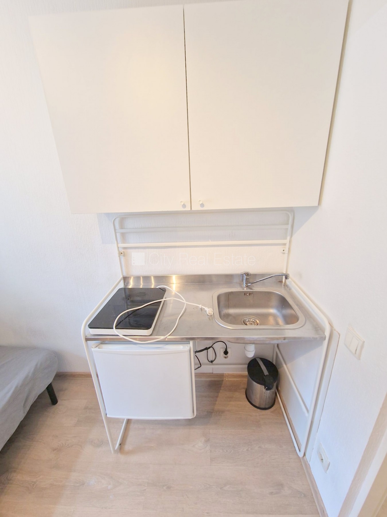 Sludinājumi. Fasādes māja, renovēta māja, slēgts pagalms, ieeja no ielas un pagalma, kāpņu telpa pēc kosmētiskā Cena: 270 EUR/mēn Foto #7