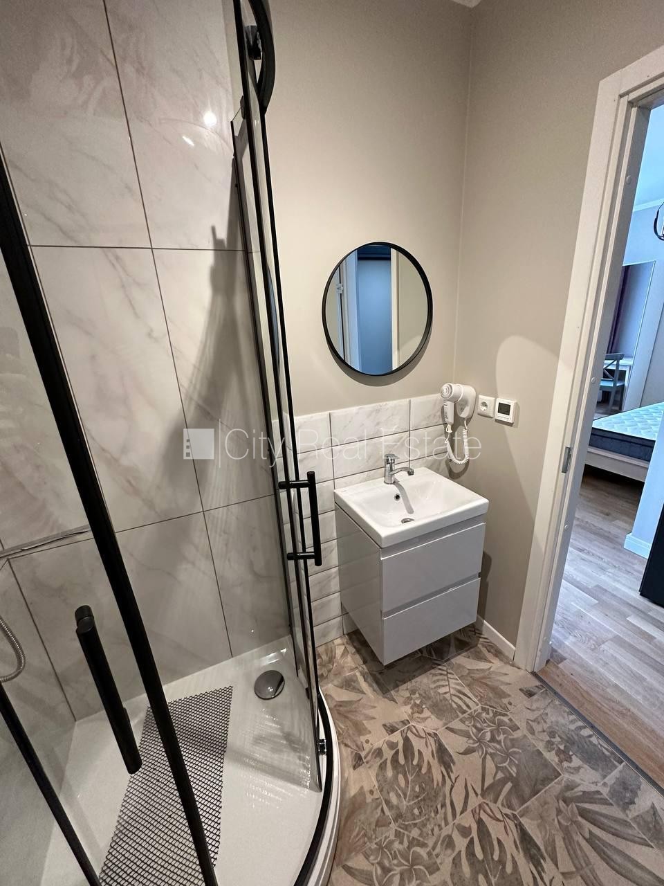 Sludinājumi. Fasādes māja, iespēja nomāt autostāvvietu, ieeja no ielas, kāpņu telpa pēc kapitālā remonta, studio Cena: 650 EUR/mēn Foto #9