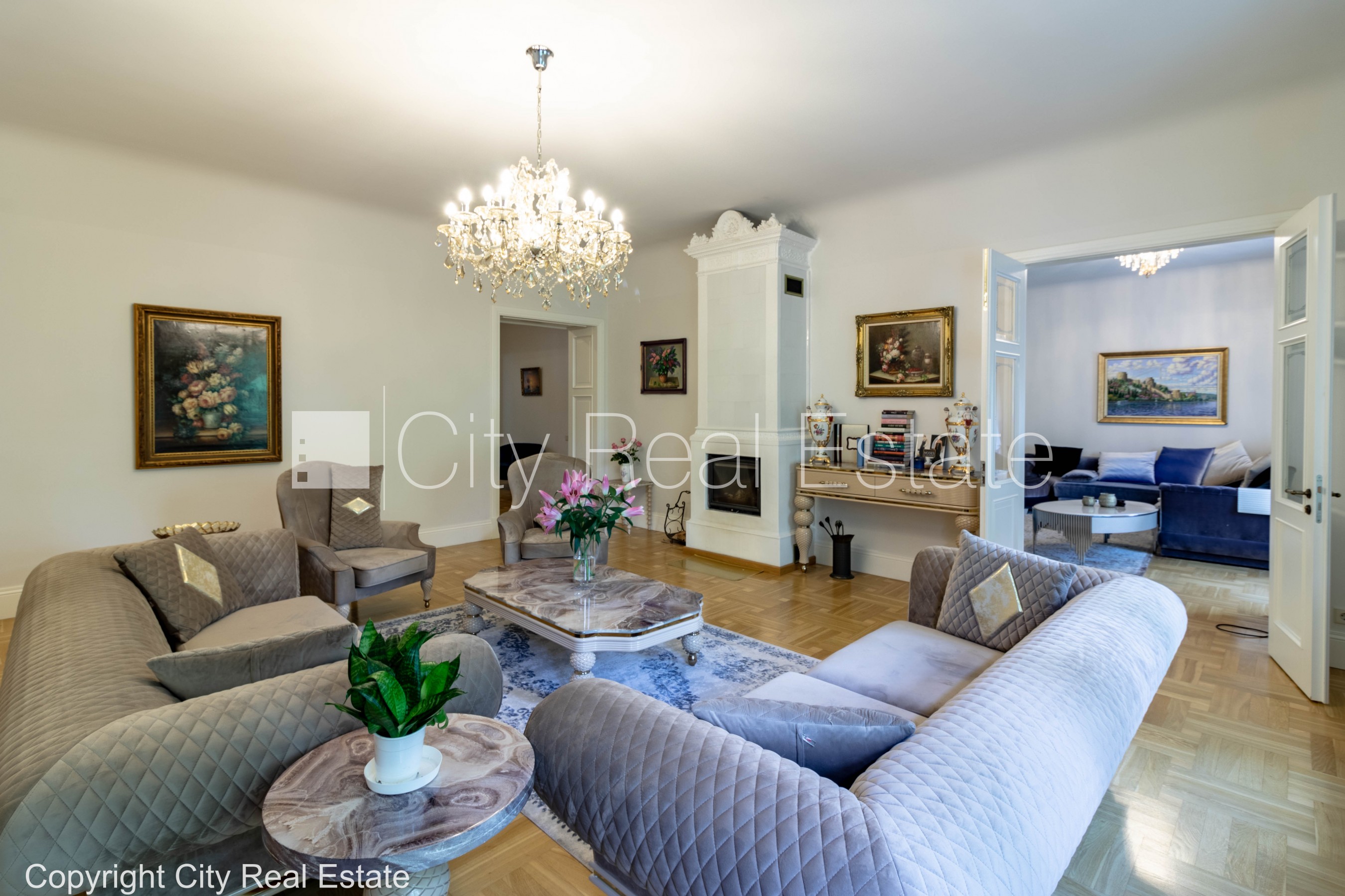 Sludinājumi. Fasādes māja, renovēta māja, ieeja no ielas un pagalma, guļamistabu skaits 3 gab., istabas izolētas Cena: 3000 EUR/mēn Foto #2