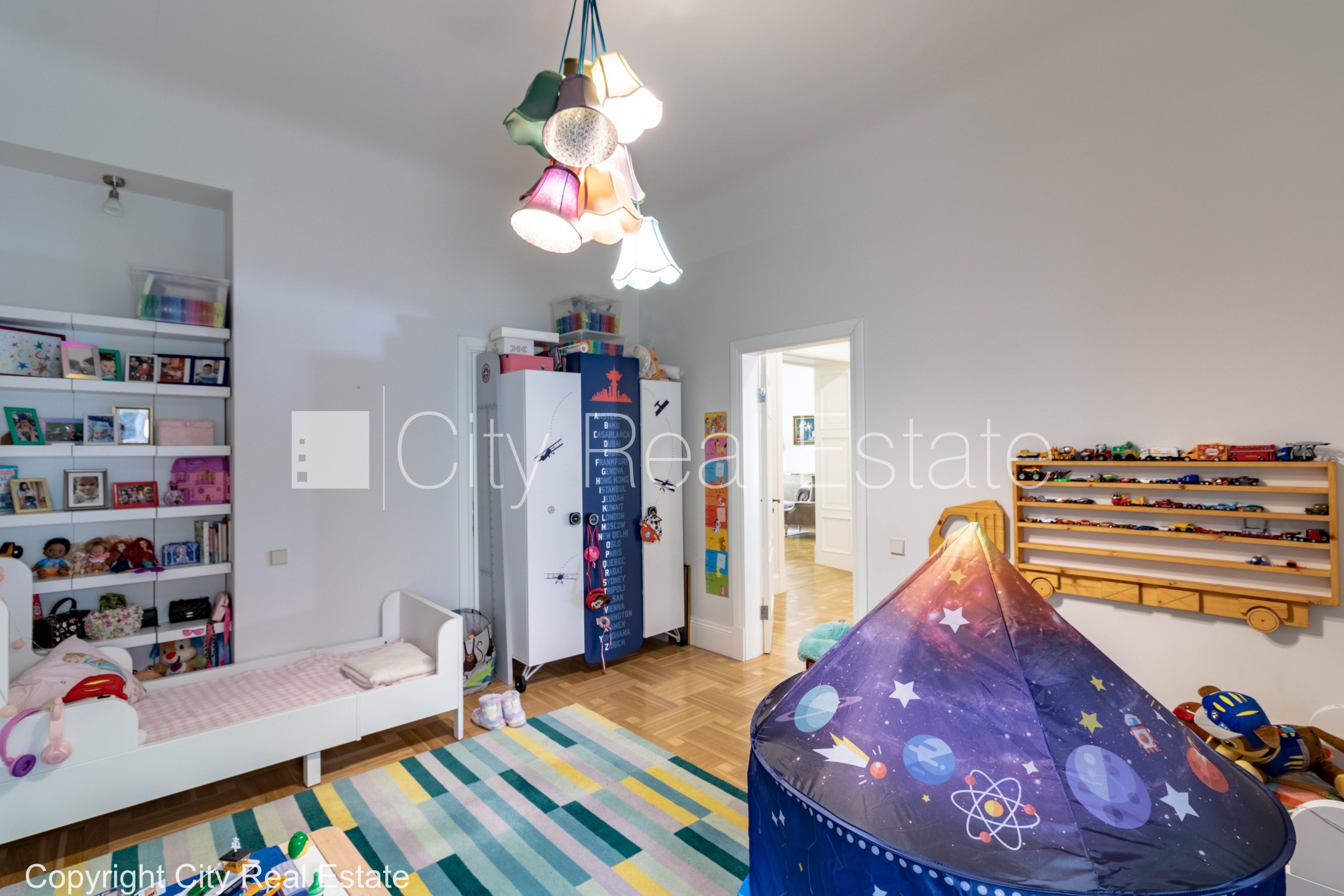 Sludinājumi. Fasādes māja, renovēta māja, ieeja no ielas un pagalma, guļamistabu skaits 3 gab., istabas izolētas Cena: 3000 EUR/mēn Foto #11