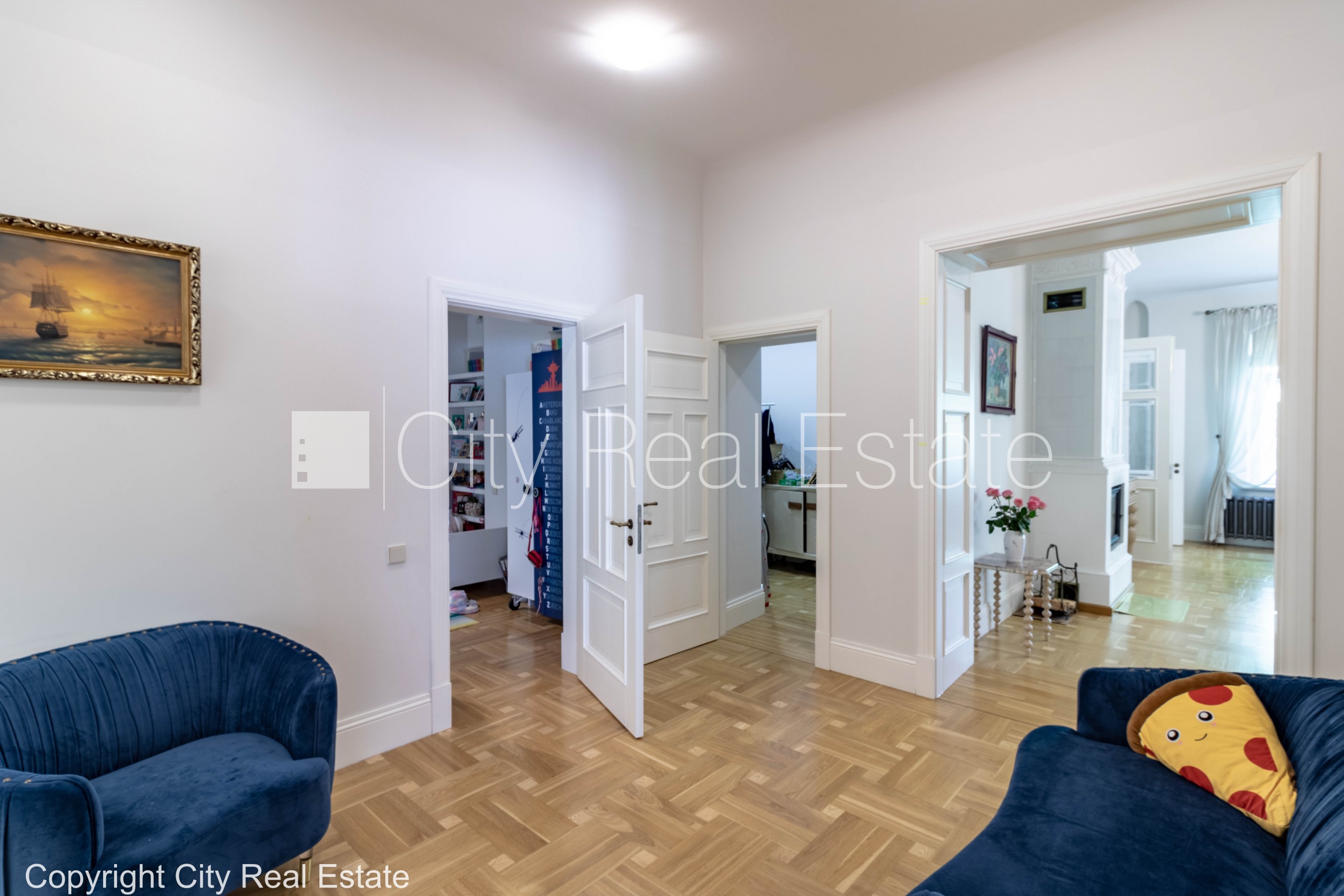 Sludinājumi. Fasādes māja, renovēta māja, ieeja no ielas un pagalma, guļamistabu skaits 3 gab., istabas izolētas Cena: 3000 EUR/mēn Foto #13