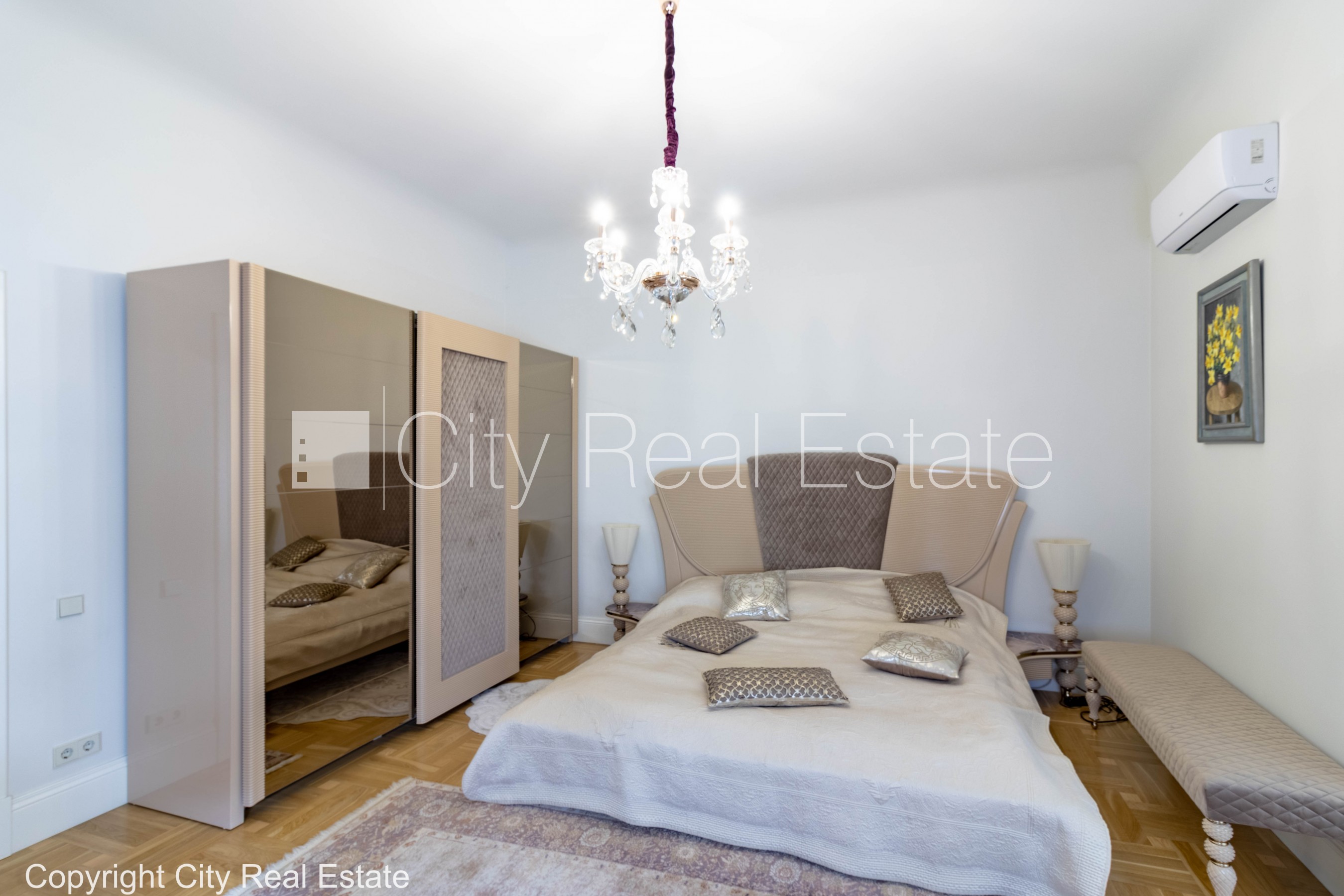 Sludinājumi. Fasādes māja, renovēta māja, ieeja no ielas un pagalma, guļamistabu skaits 3 gab., istabas izolētas Cena: 3000 EUR/mēn Foto #18