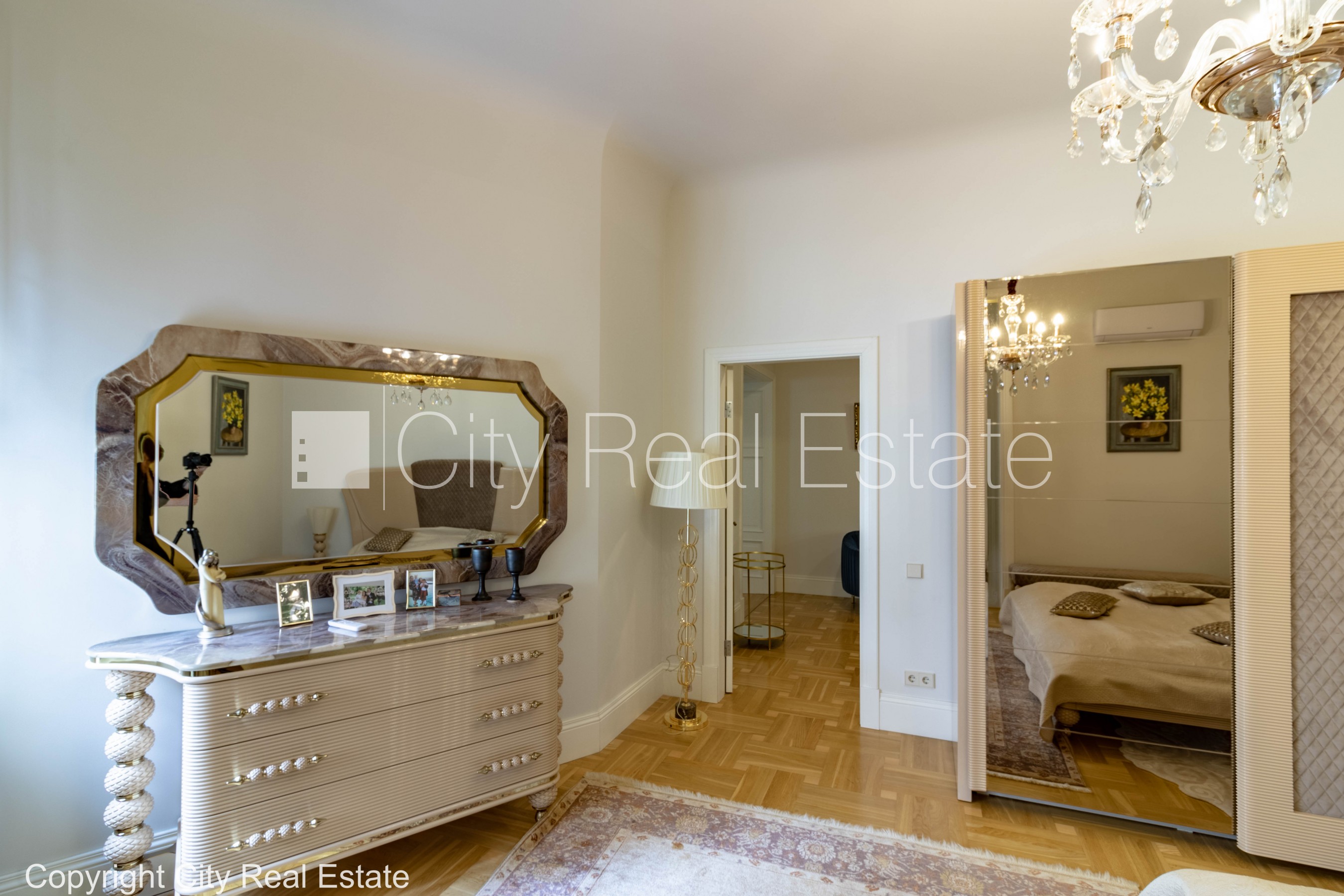 Sludinājumi. Fasādes māja, renovēta māja, ieeja no ielas un pagalma, guļamistabu skaits 3 gab., istabas izolētas Cena: 3000 EUR/mēn Foto #19