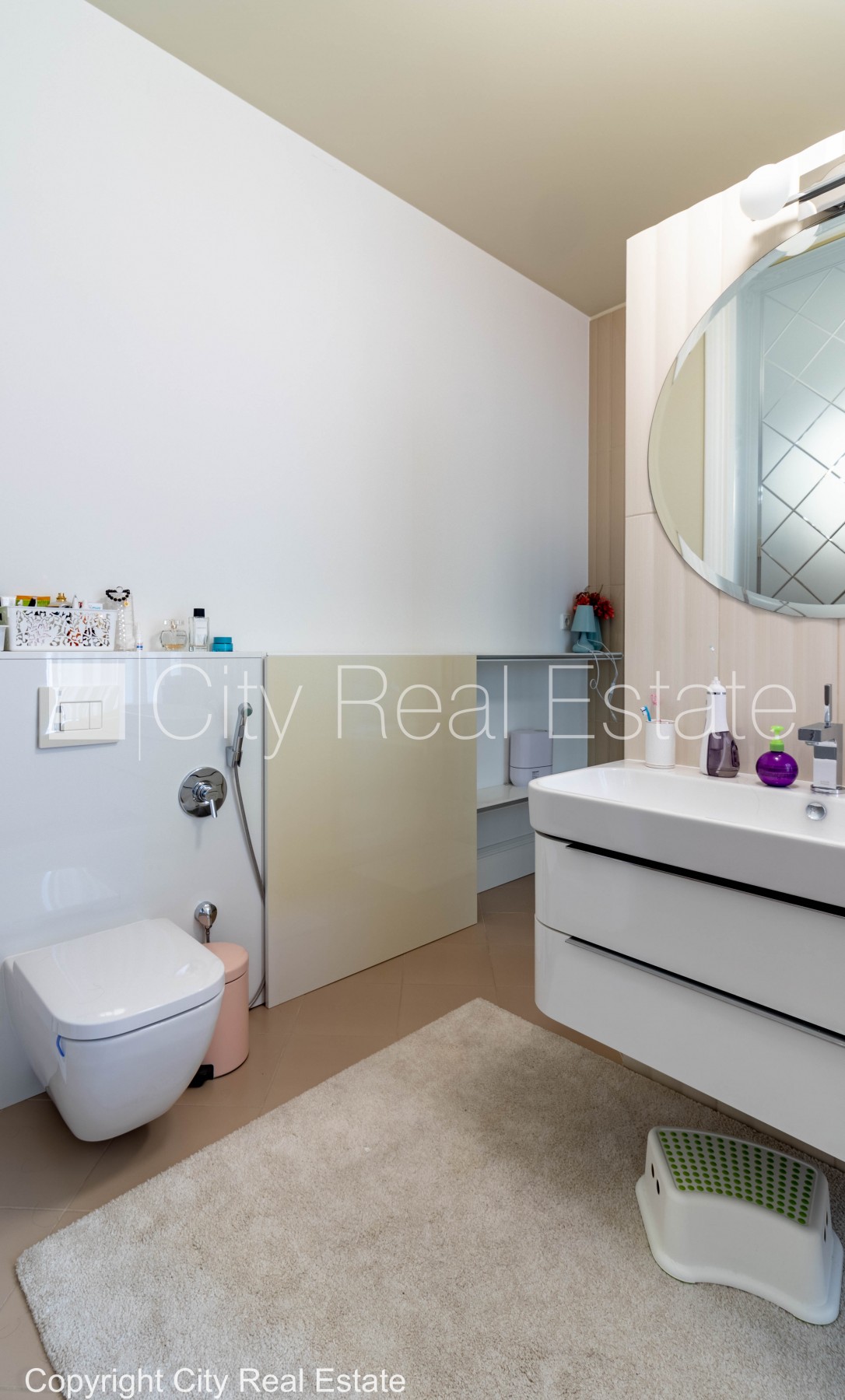 Sludinājumi. Fasādes māja, renovēta māja, ieeja no ielas un pagalma, guļamistabu skaits 3 gab., istabas izolētas Cena: 3000 EUR/mēn Foto #22