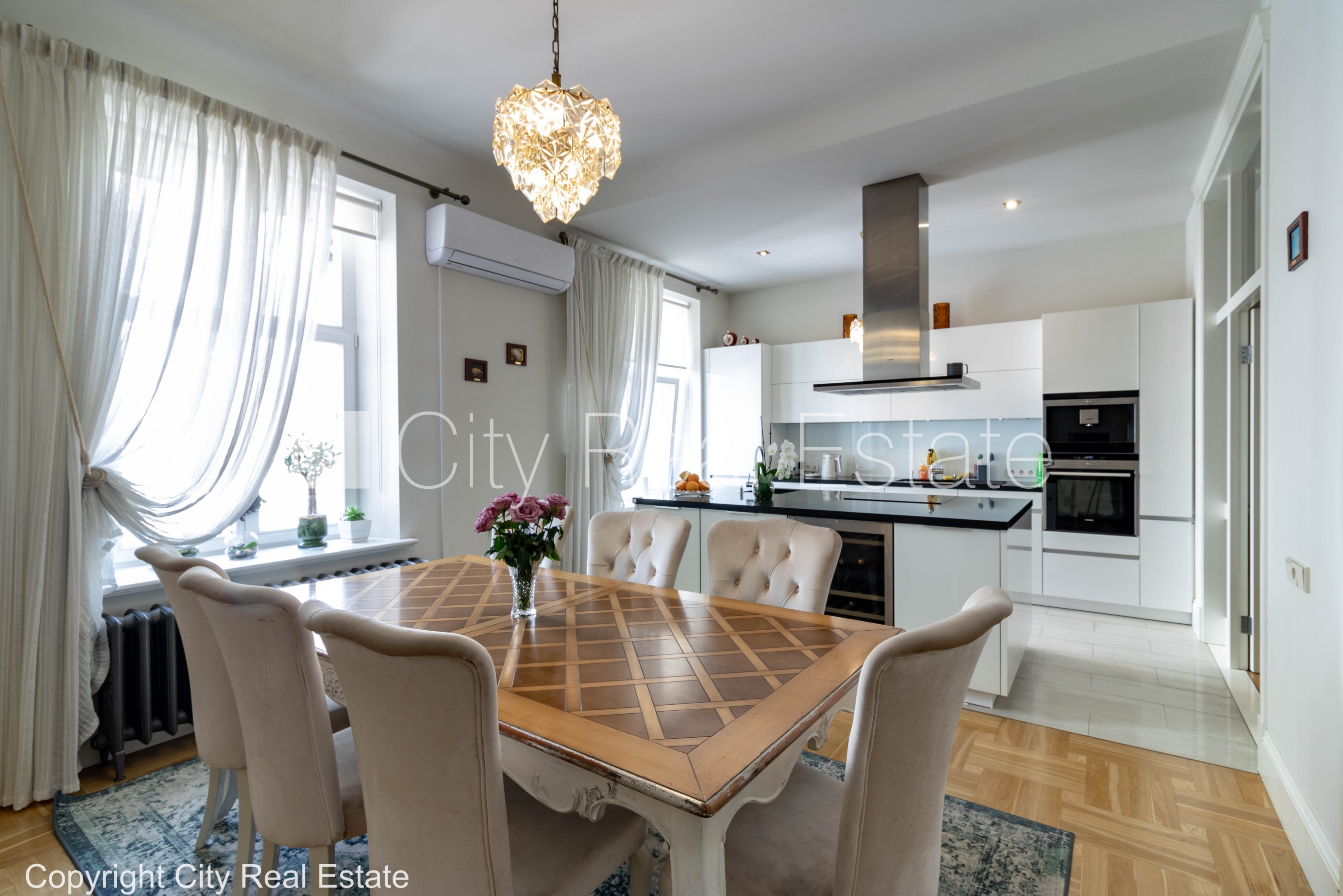 Sludinājumi. Fasādes māja, renovēta māja, ieeja no ielas un pagalma, guļamistabu skaits 3 gab., istabas izolētas Cena: 3000 EUR/mēn Foto #24