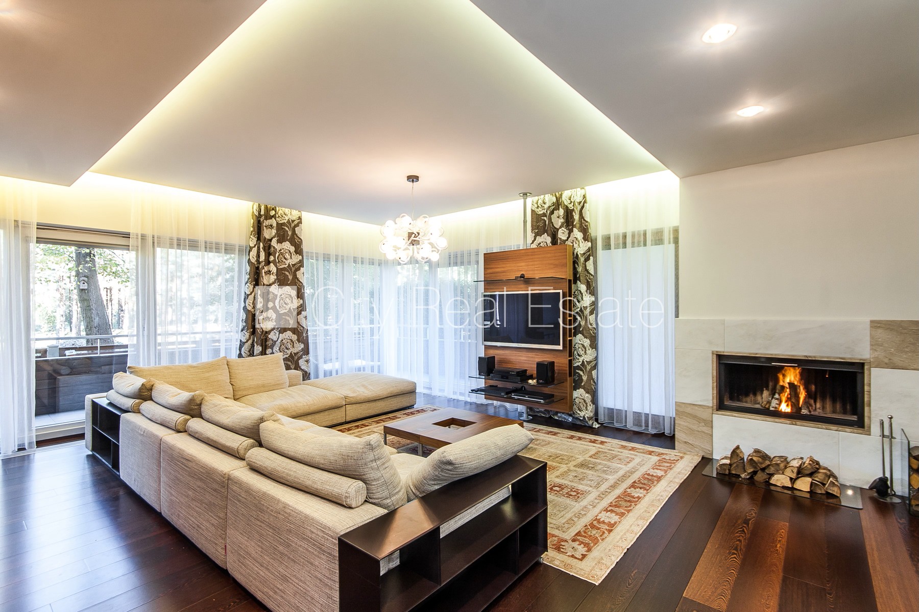 Sludinājumi. Jaunceltne, zaļā teritorija, garāža divām automašīnām, apzaļumota teritorija ar jaunu kokaugu Cena: 400000 EUR Foto #2