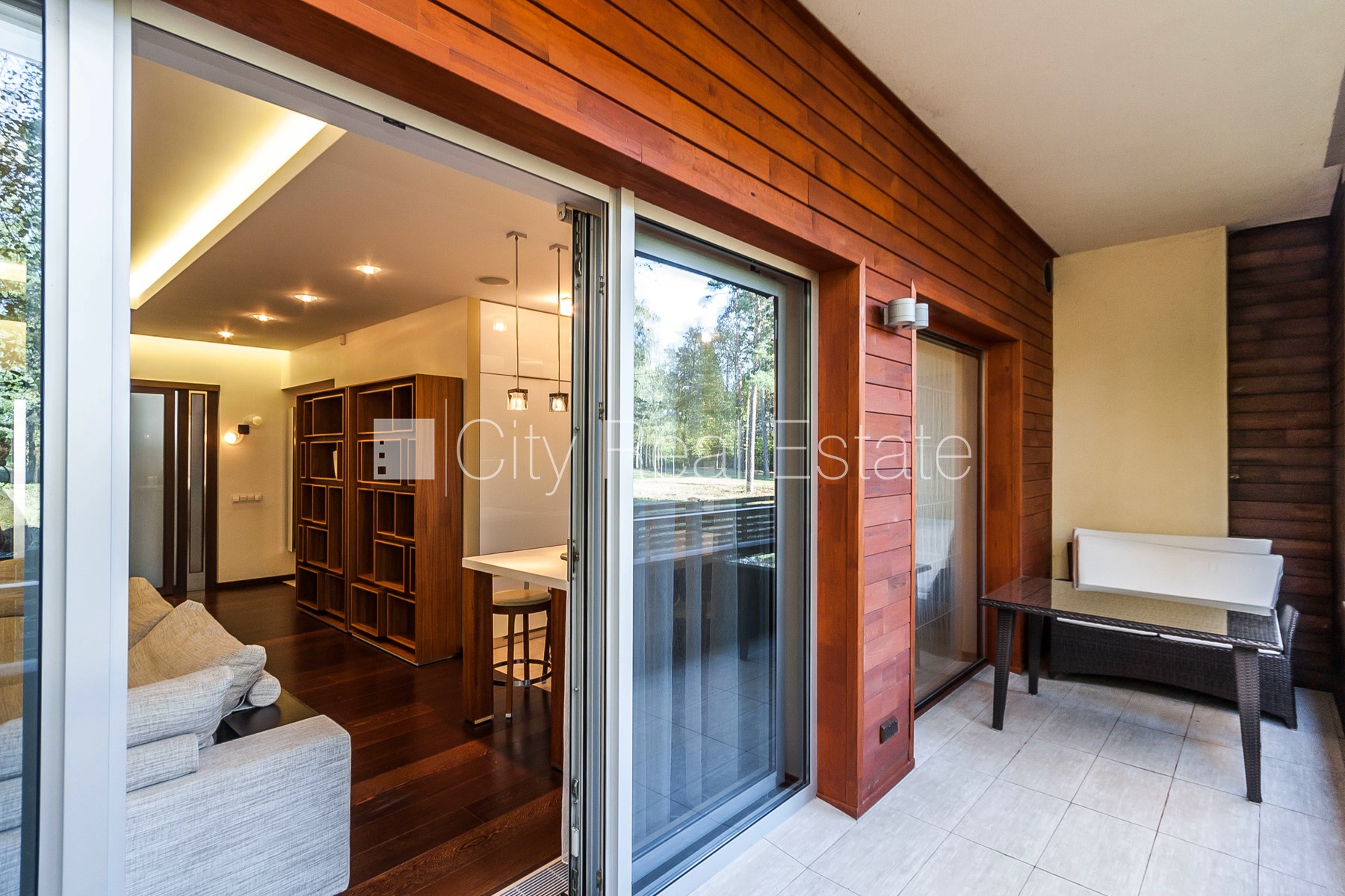 Sludinājumi. Jaunceltne, zaļā teritorija, garāža divām automašīnām, apzaļumota teritorija ar jaunu kokaugu Cena: 400000 EUR Foto #24